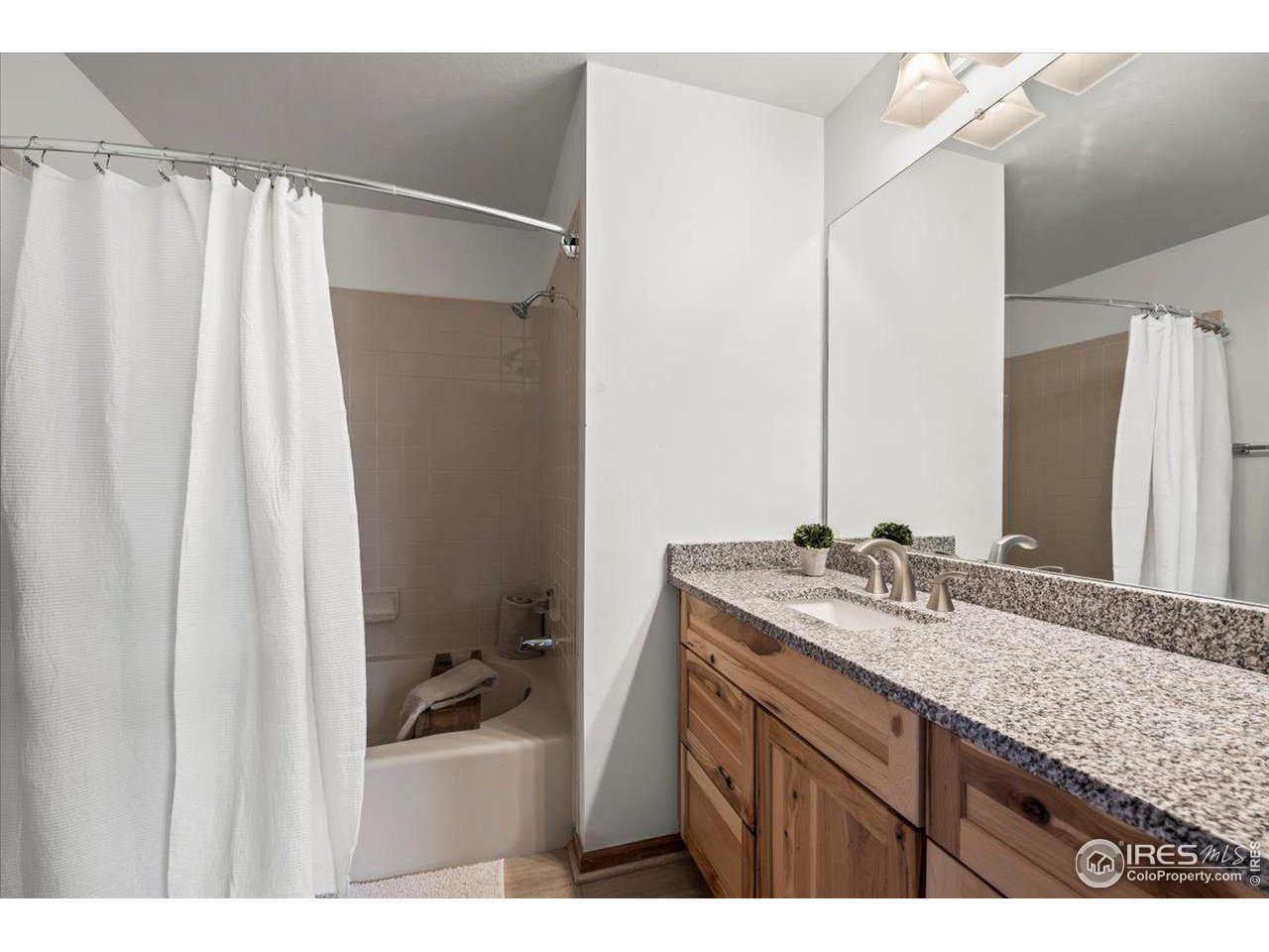 4218 Saddle Notch Dr