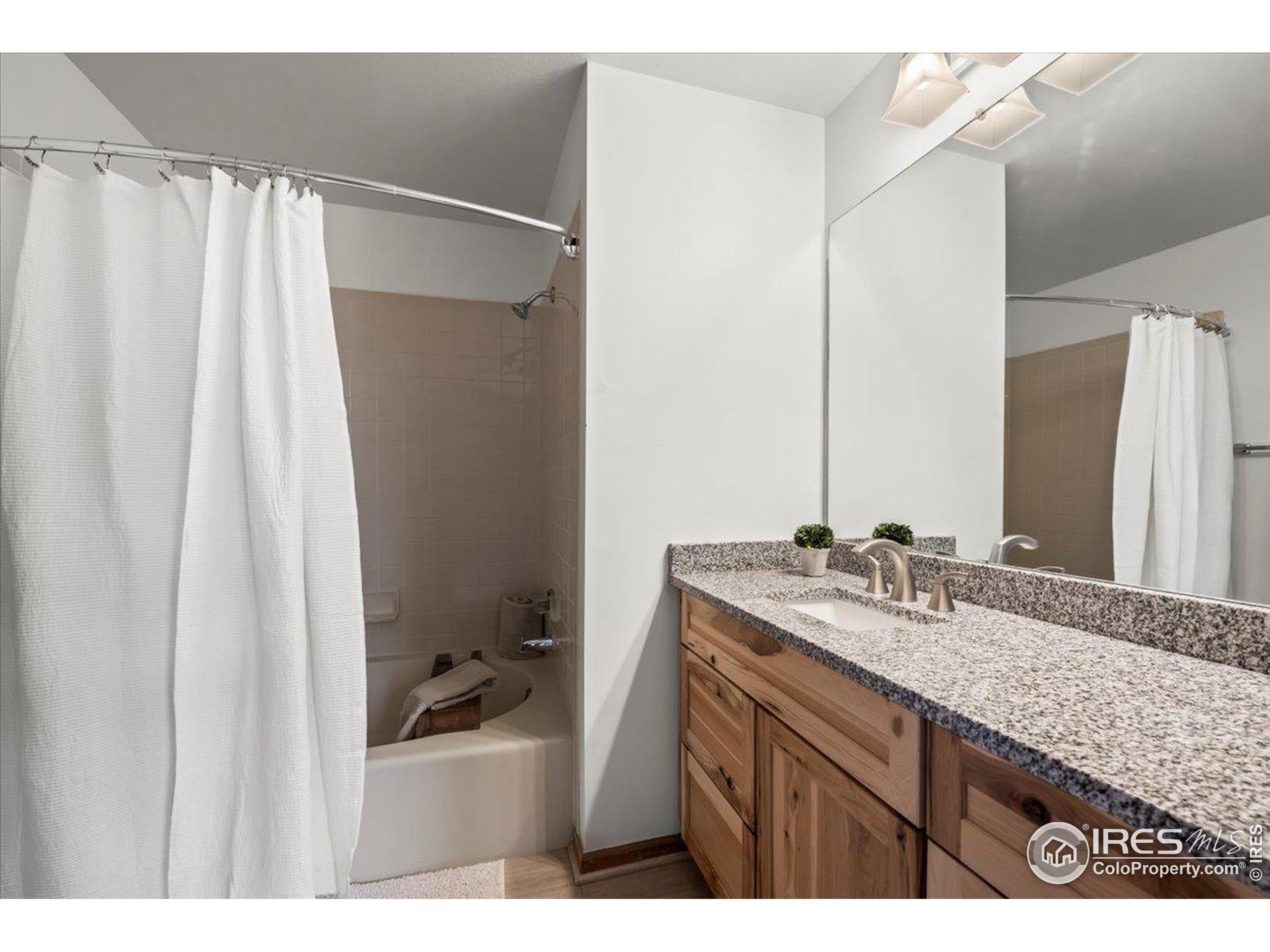 4218 Saddle Notch Dr