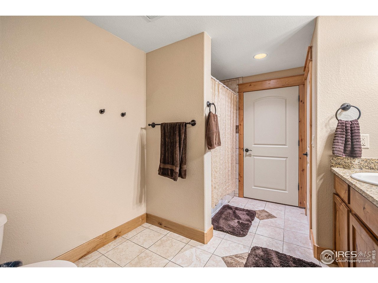 3251 Ballentine Blvd