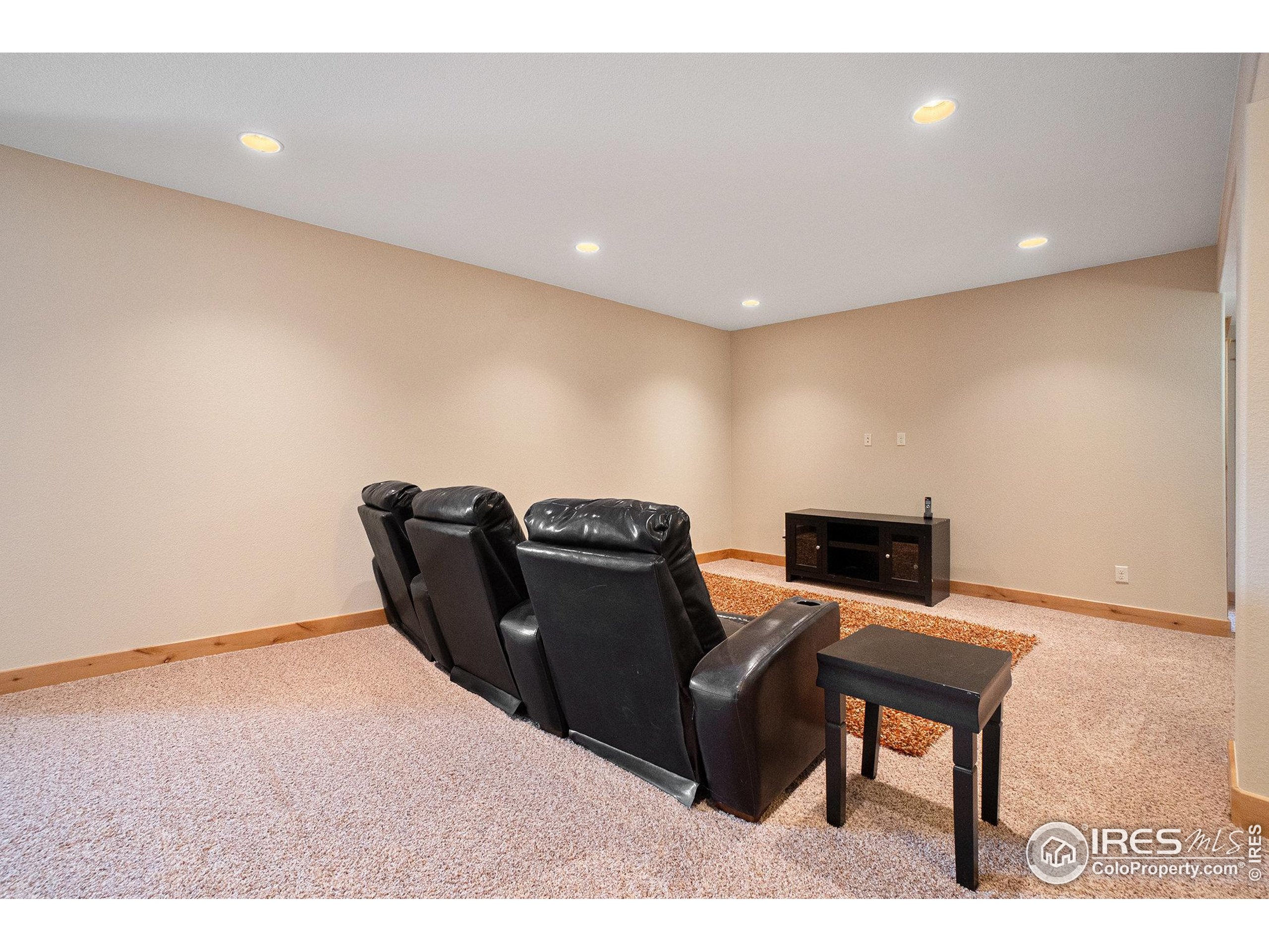 3251 Ballentine Blvd