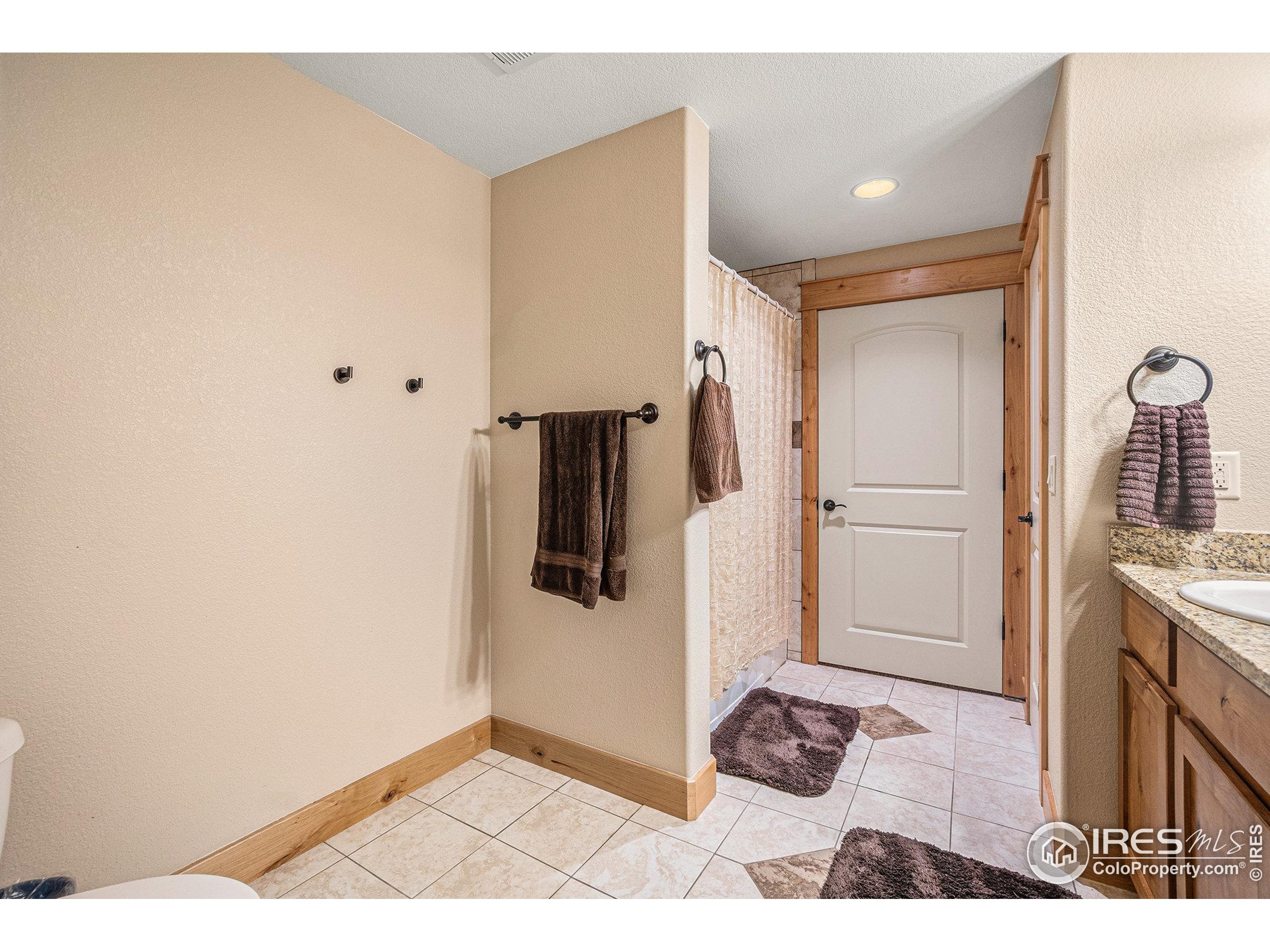 3251 Ballentine Blvd