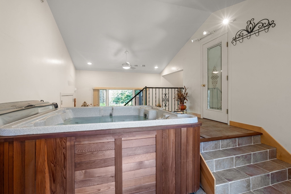 16 Wadsworth Ln