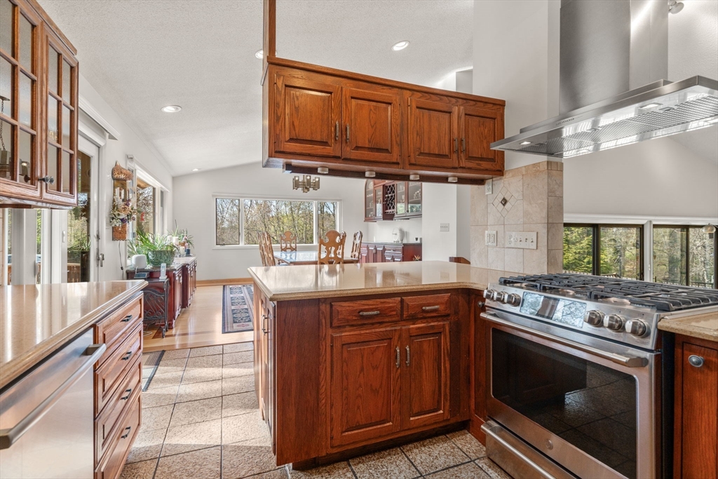 16 Wadsworth Ln