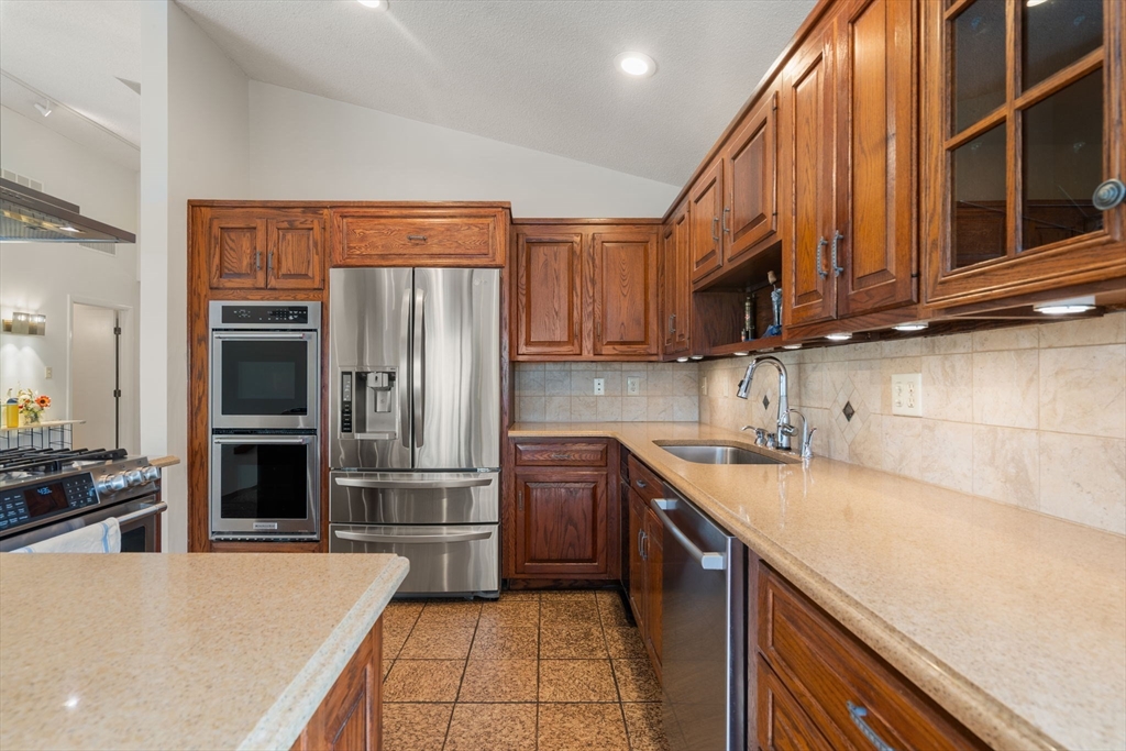 16 Wadsworth Ln