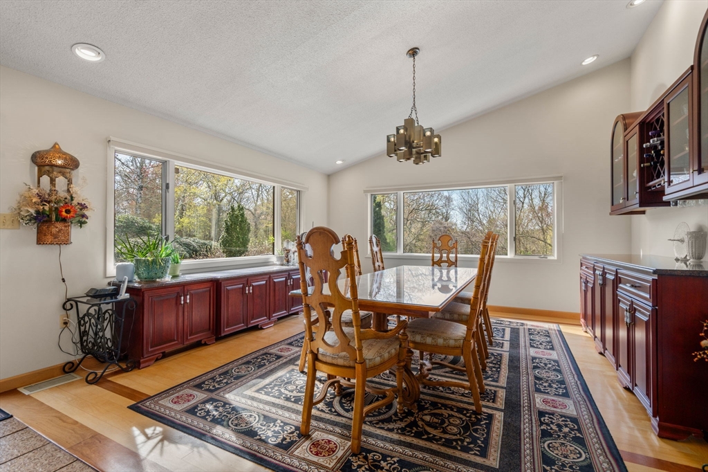 16 Wadsworth Ln