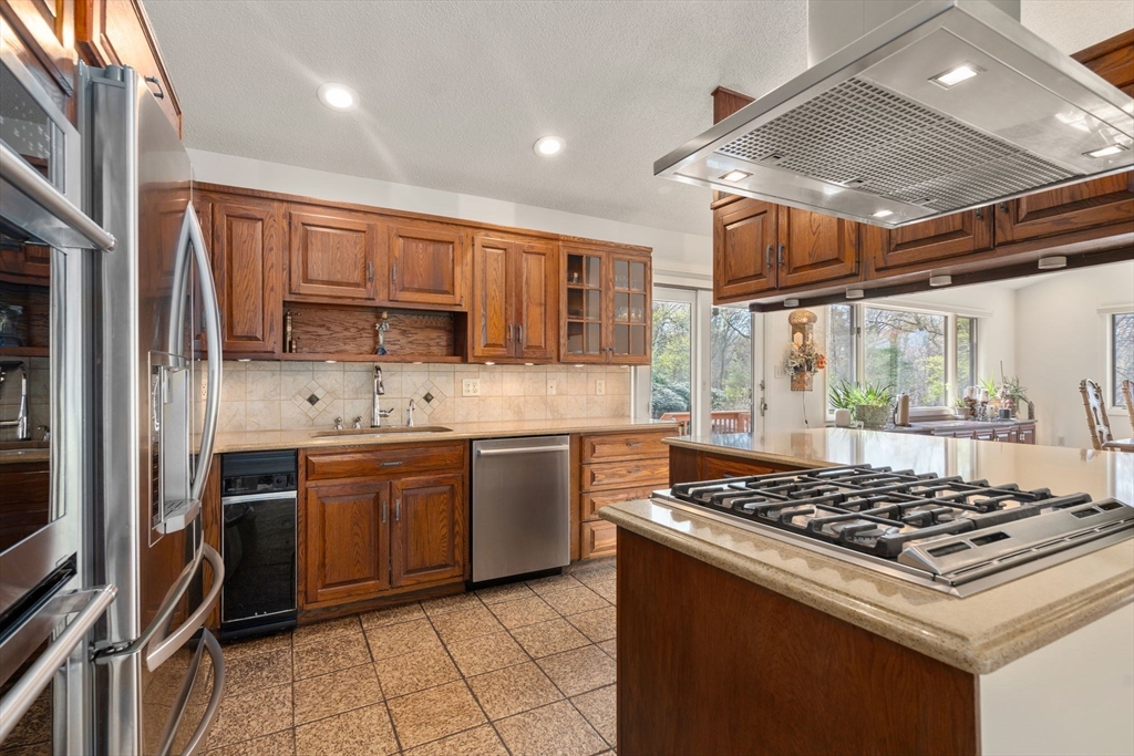 16 Wadsworth Ln