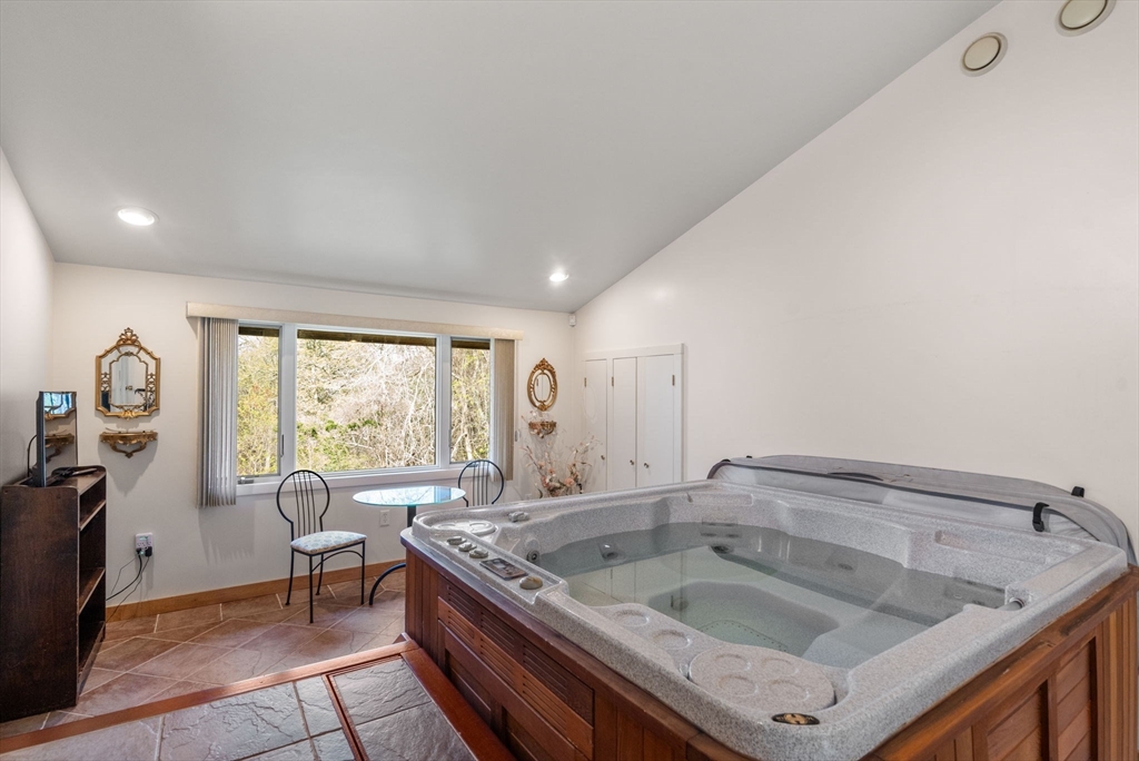 16 Wadsworth Ln