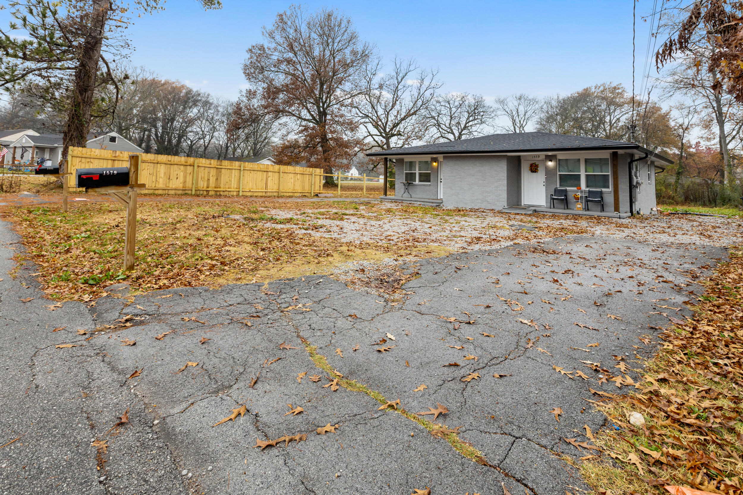 1579-1581 Burns Avenue