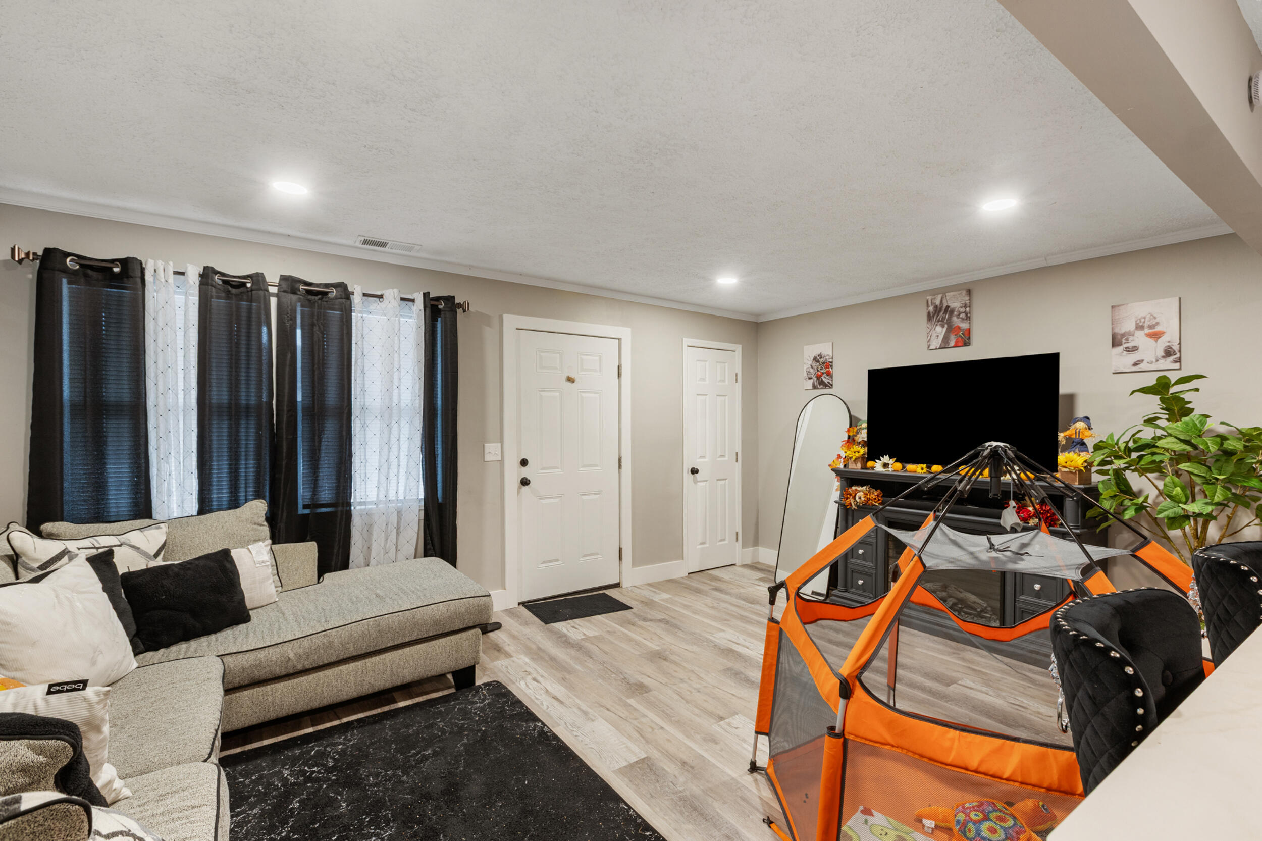 1579-1581 Burns Avenue