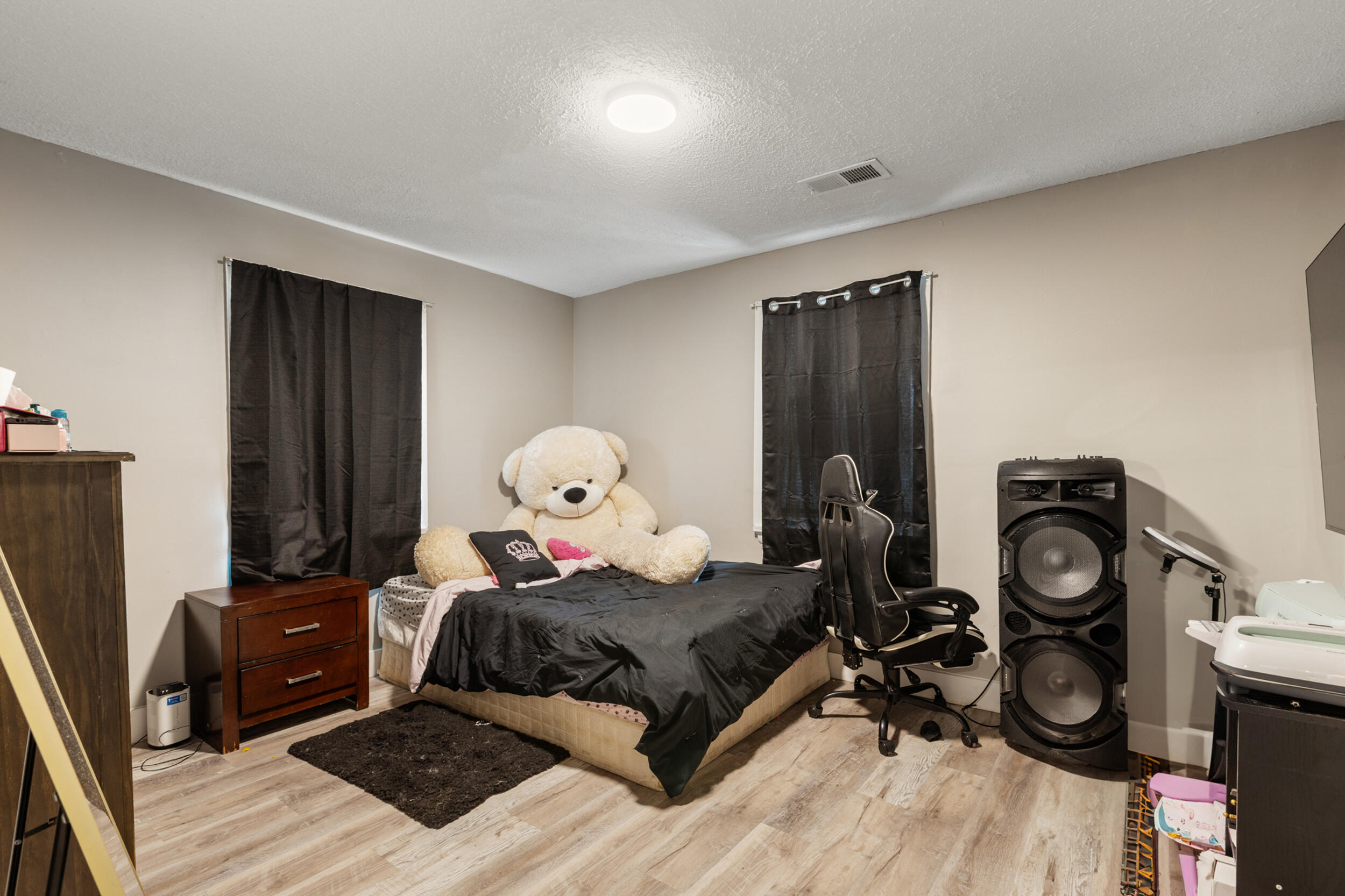 1579-1581 Burns Avenue