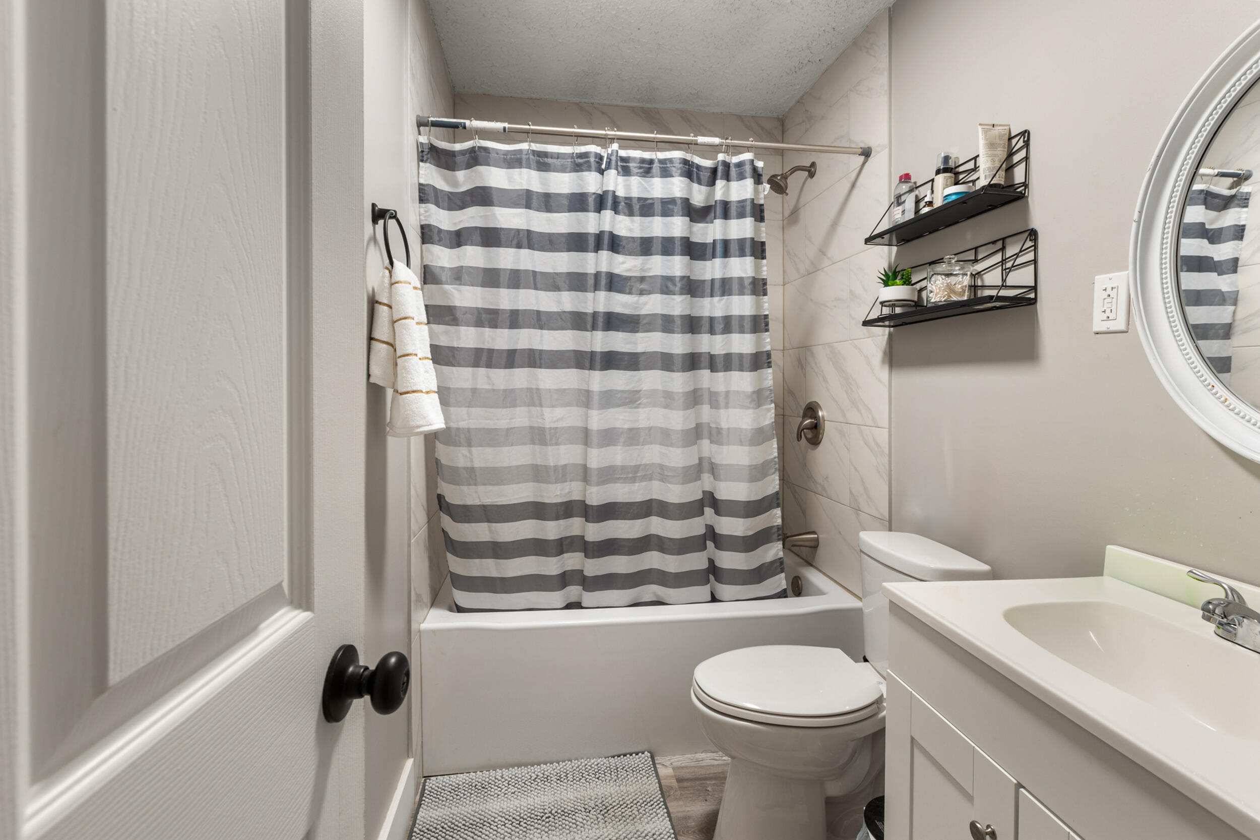 1579-1581 Burns Avenue