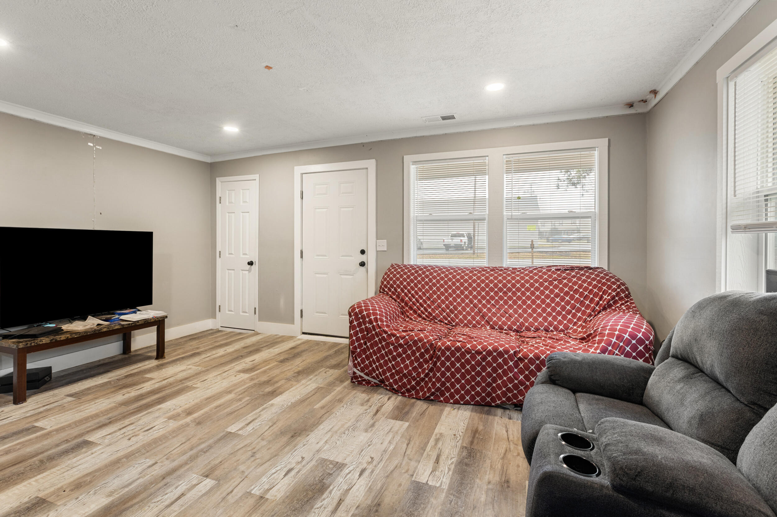 1579-1581 Burns Avenue