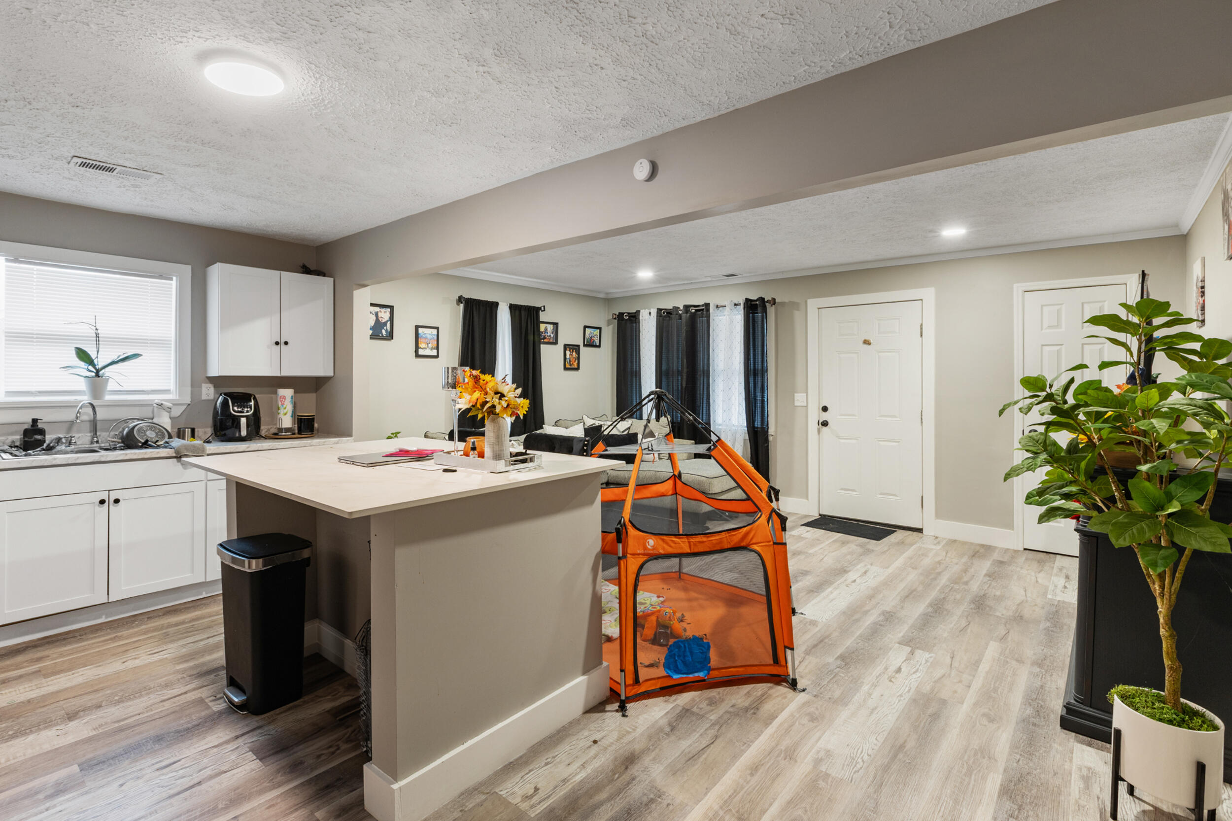 1579-1581 Burns Avenue