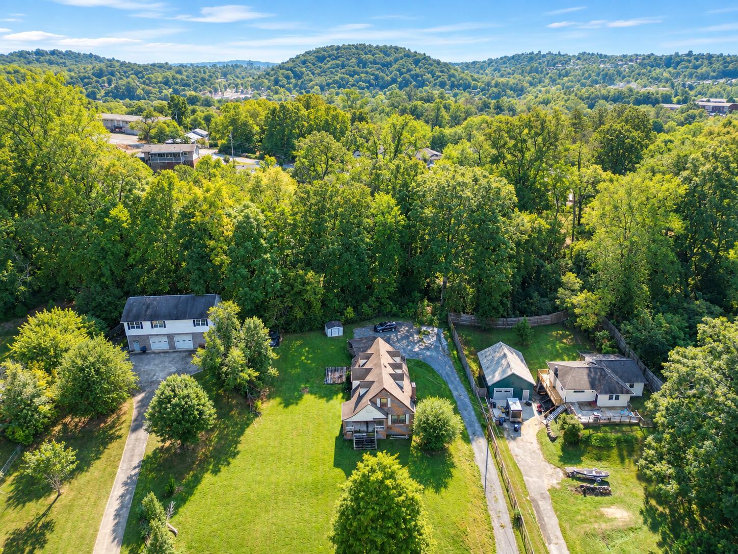 525 Hedgewood Drive