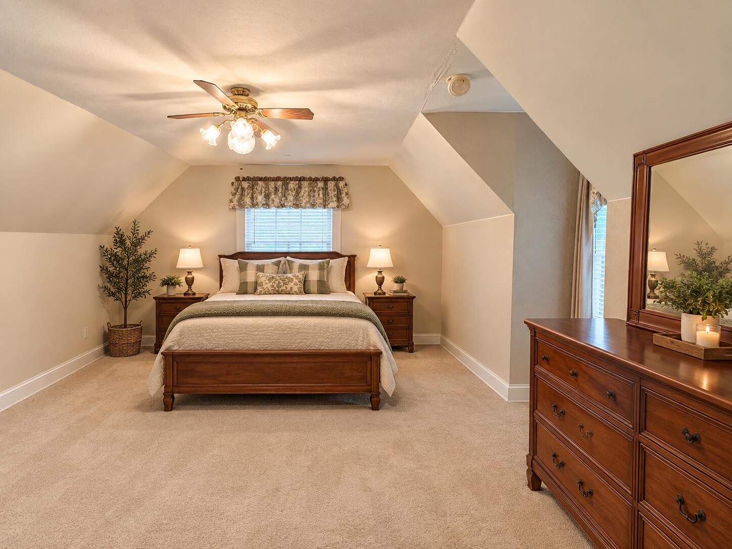 525 Hedgewood Drive