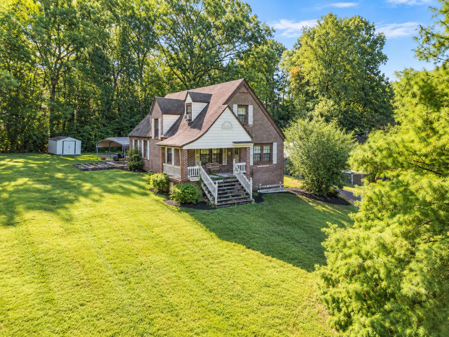 525 Hedgewood Drive