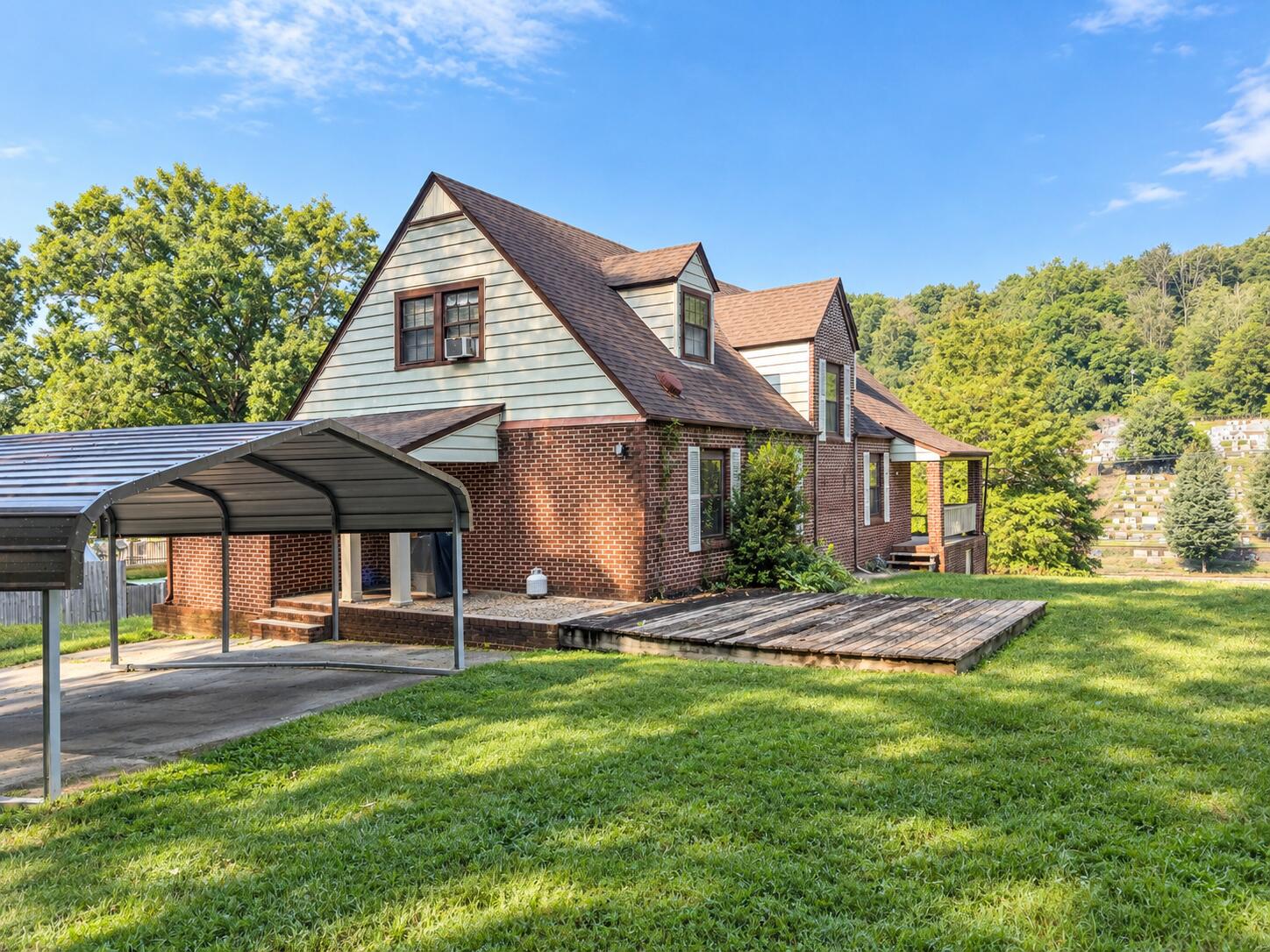 525 Hedgewood Drive