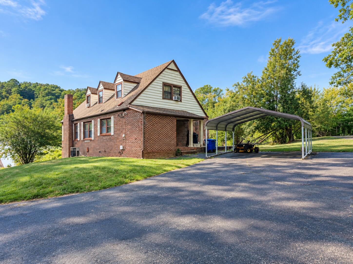 525 Hedgewood Drive