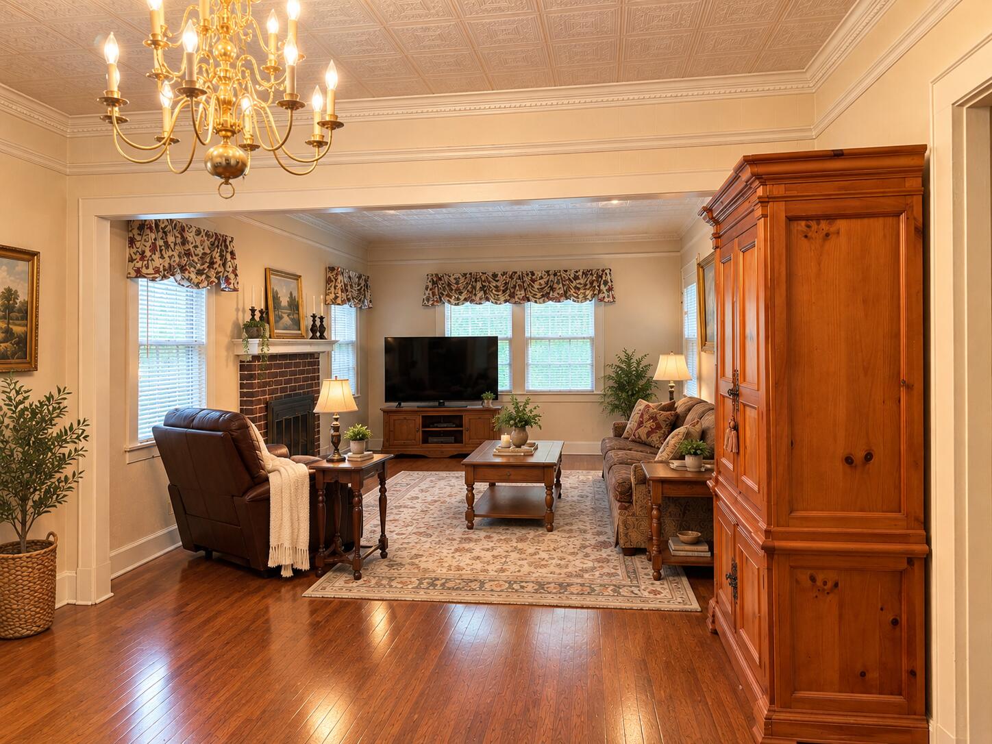525 Hedgewood Drive