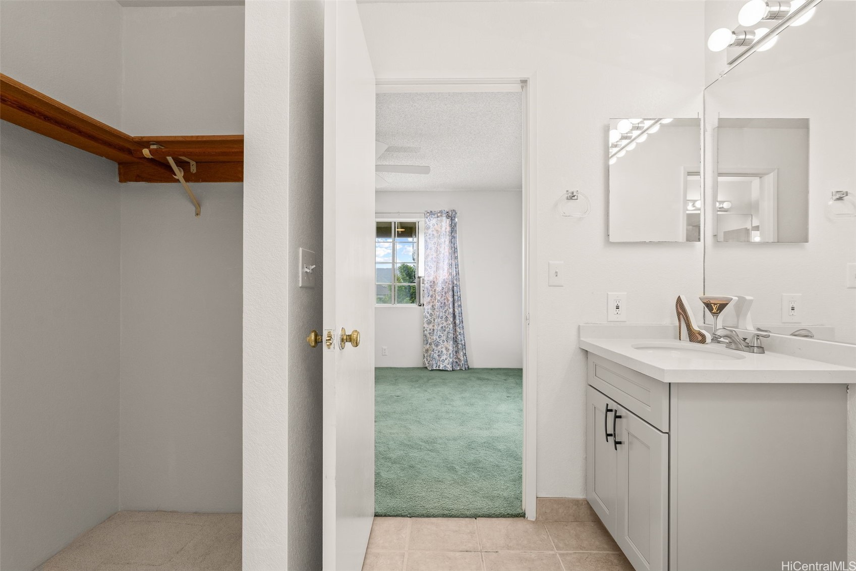 94-1463 Waipio Uka Street R101