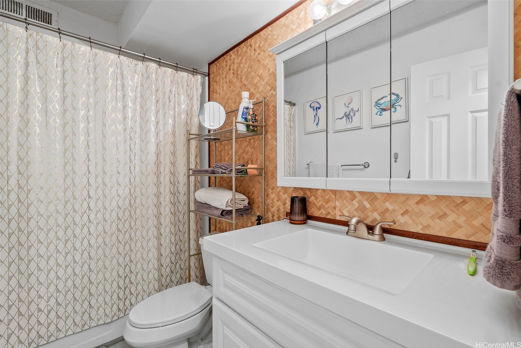 1867 Kaioo Drive 104