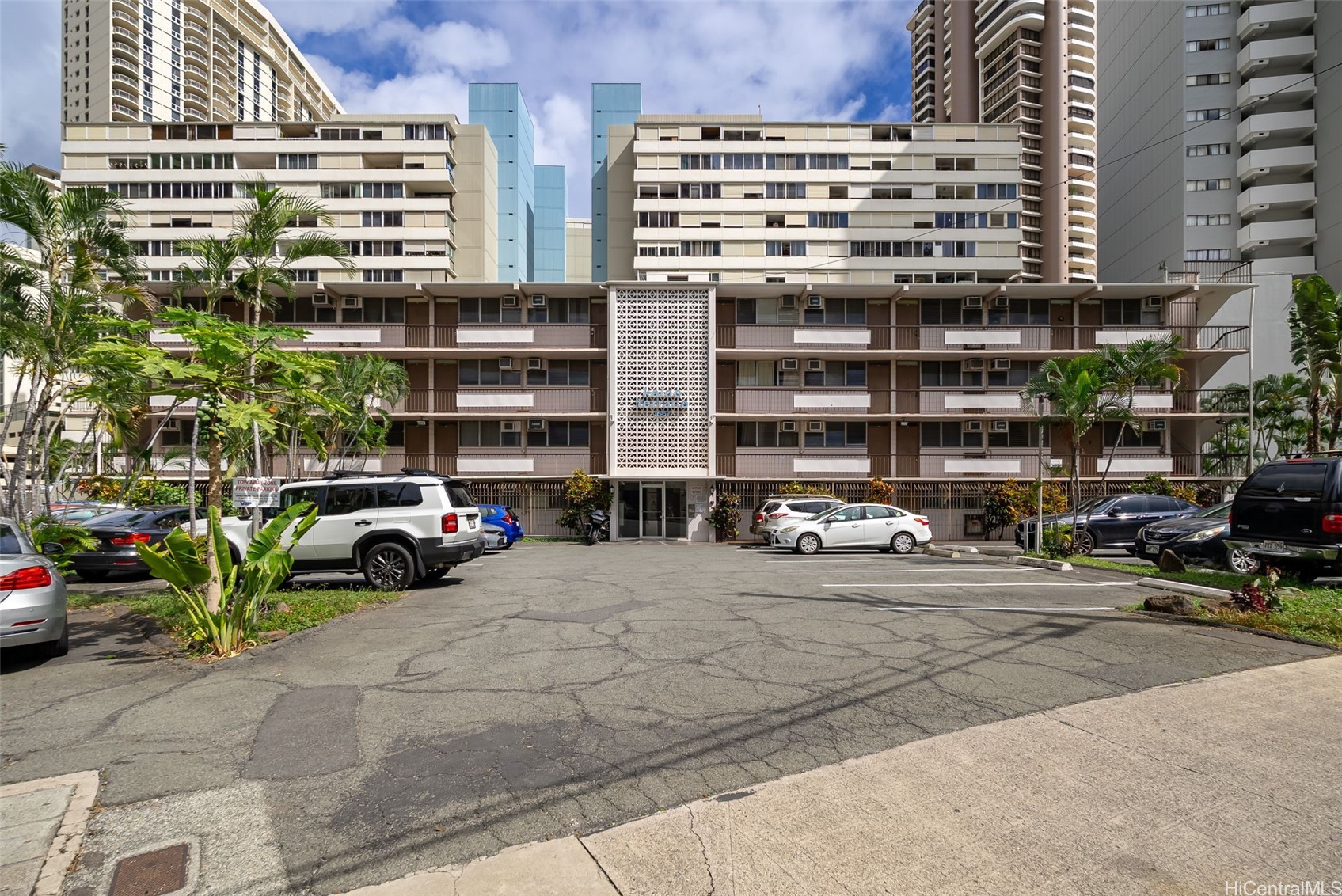 1867 Kaioo Drive 104