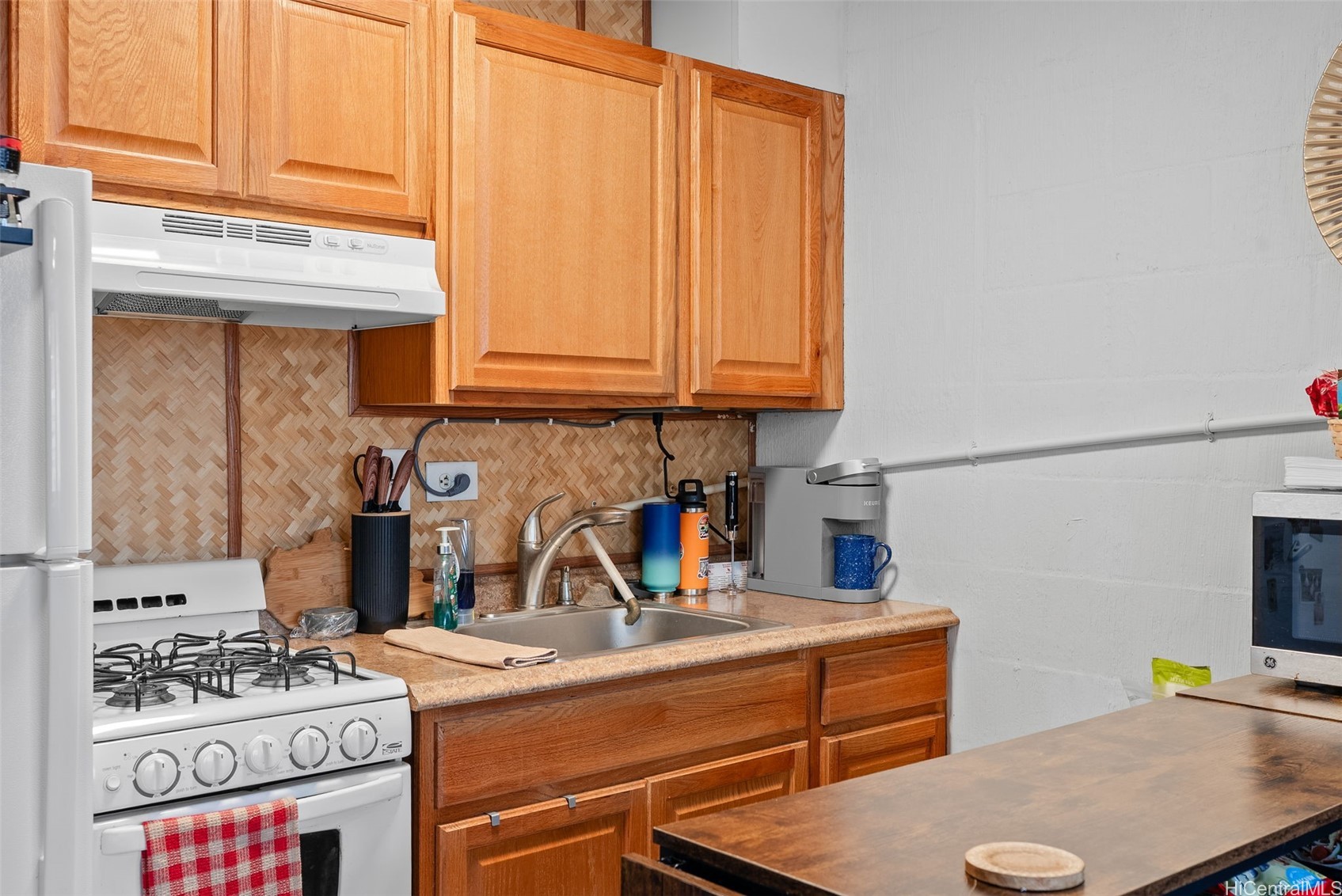 1867 Kaioo Drive 104