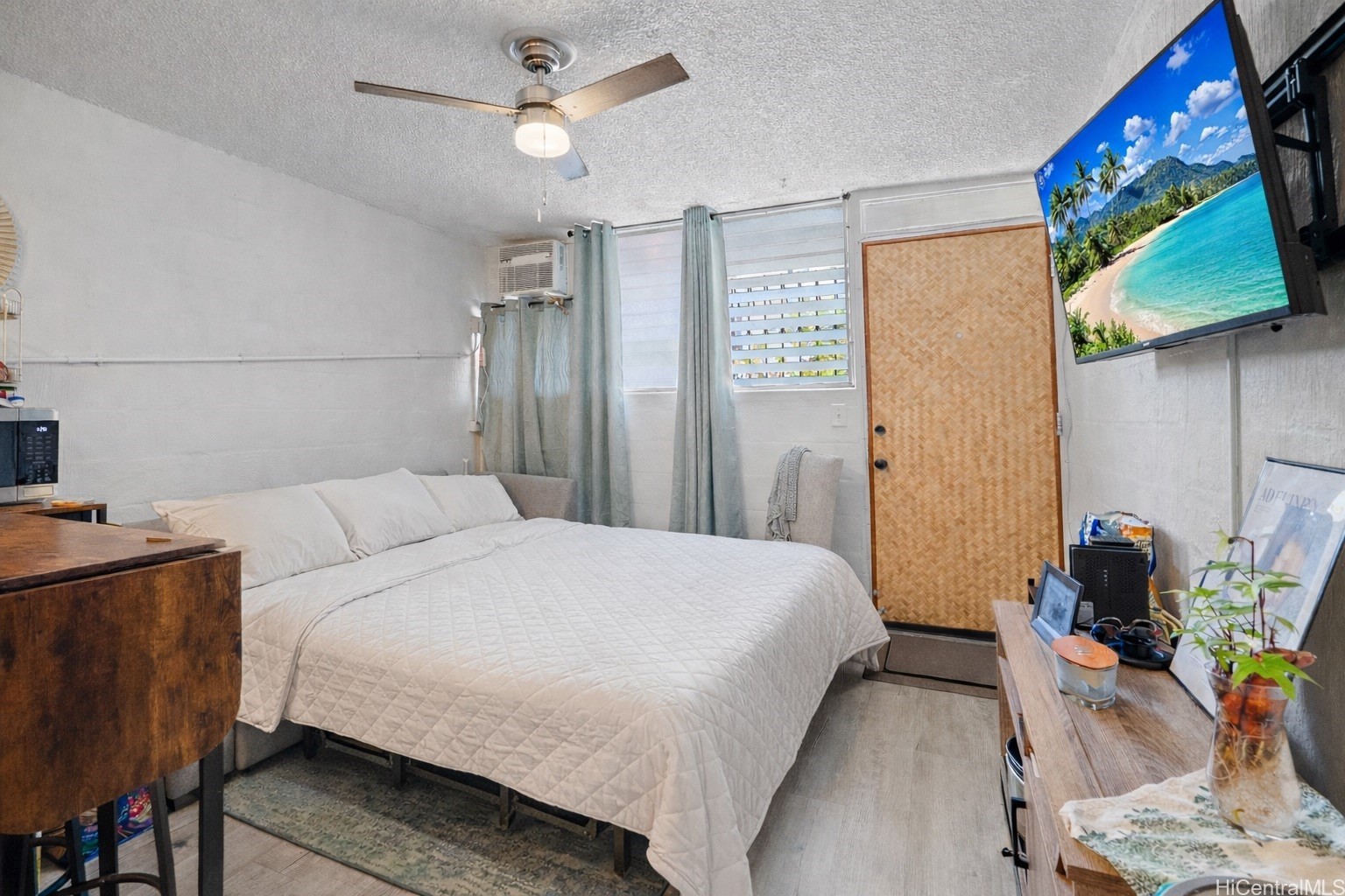 1867 Kaioo Drive 104