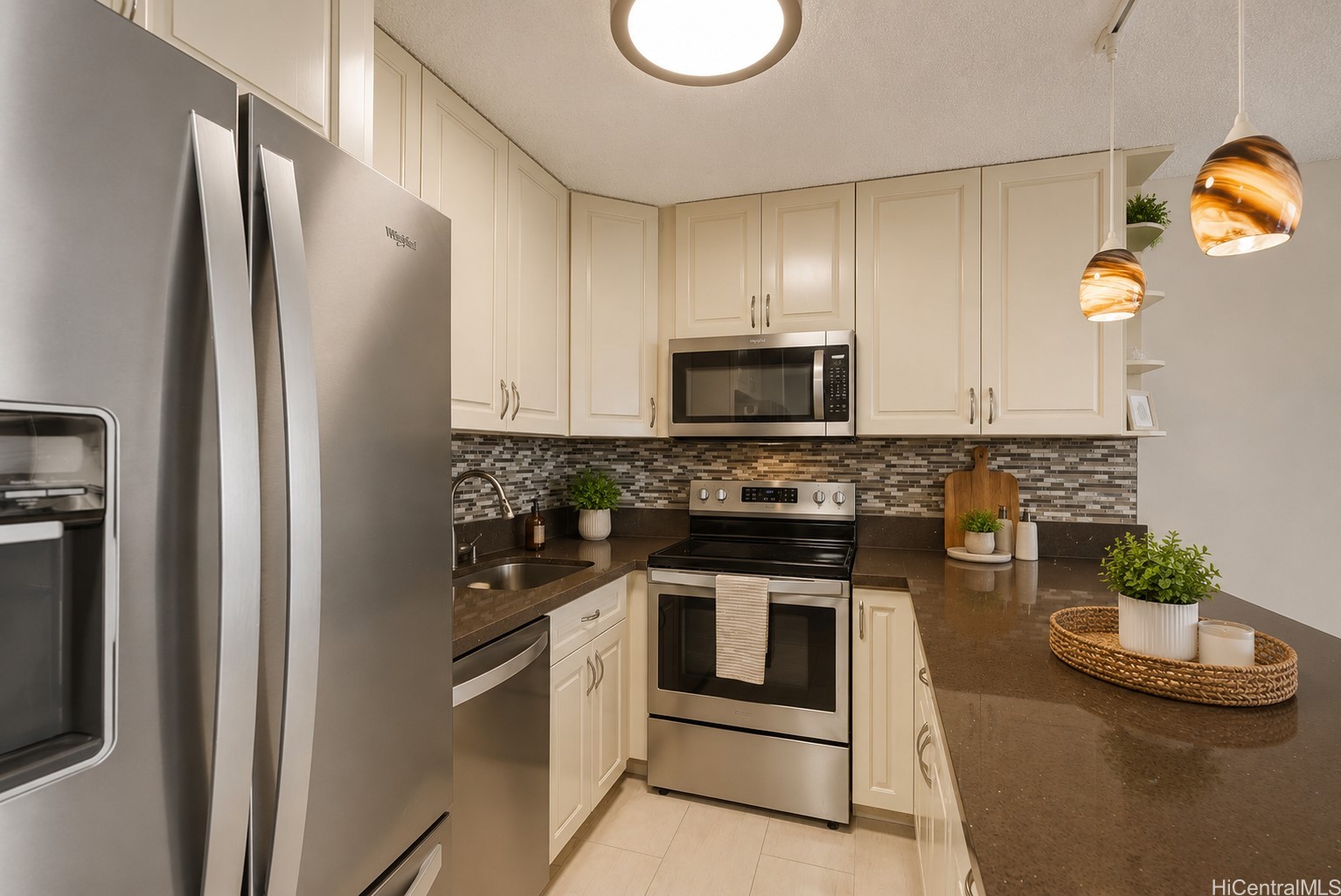 411 Hobron Lane 3702