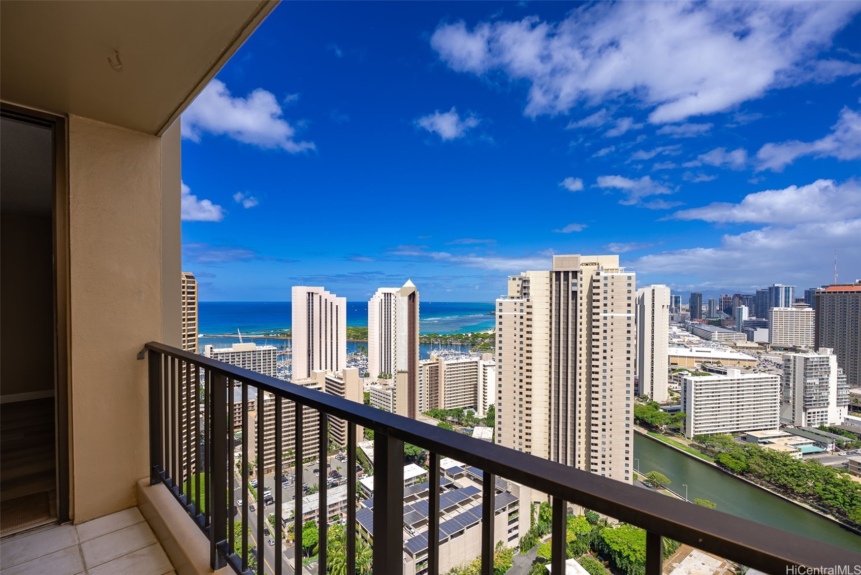 411 Hobron Lane 3702