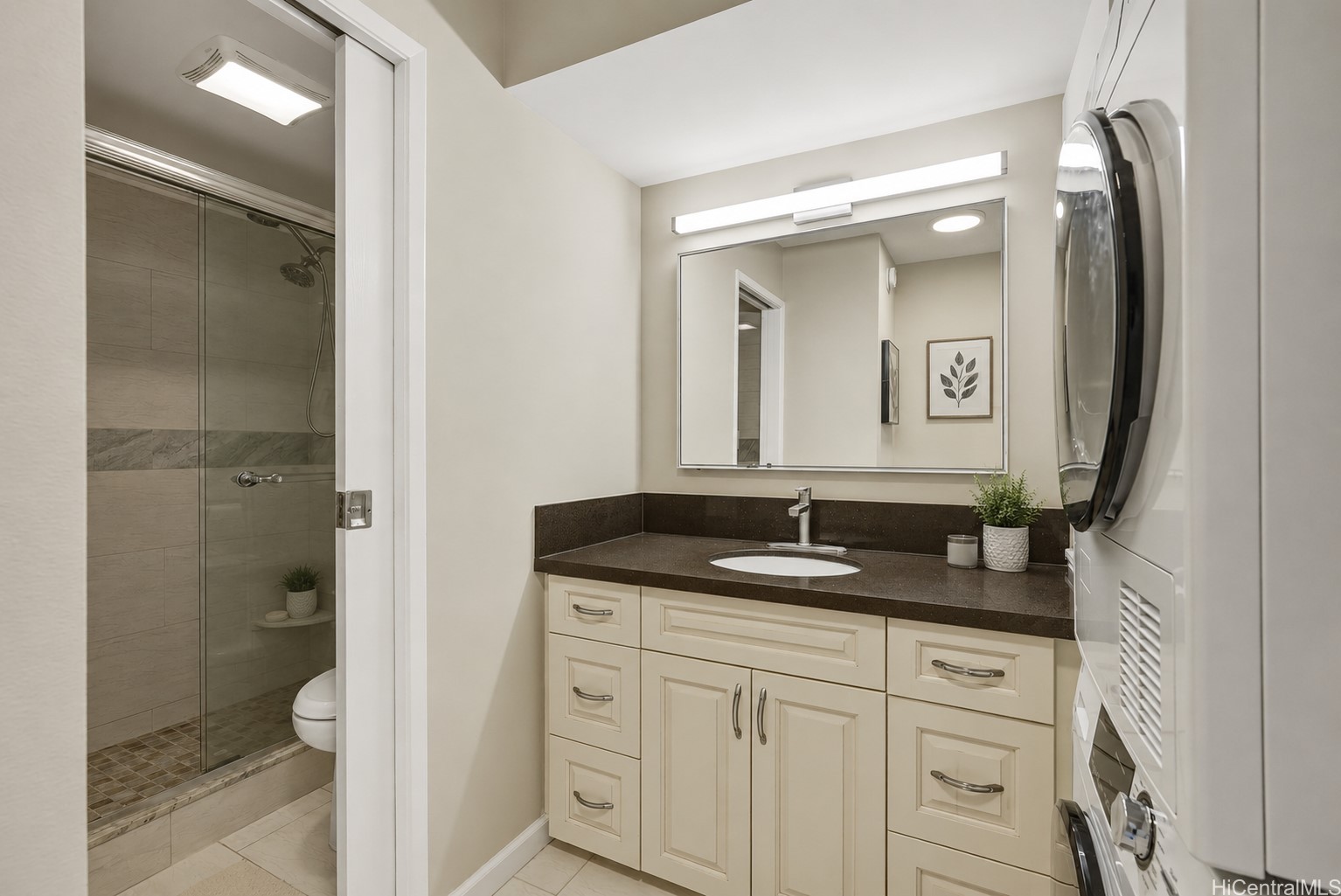411 Hobron Lane 3702