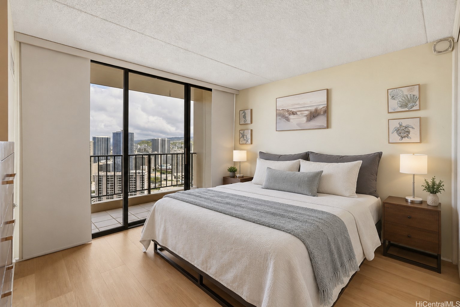 411 Hobron Lane 3702