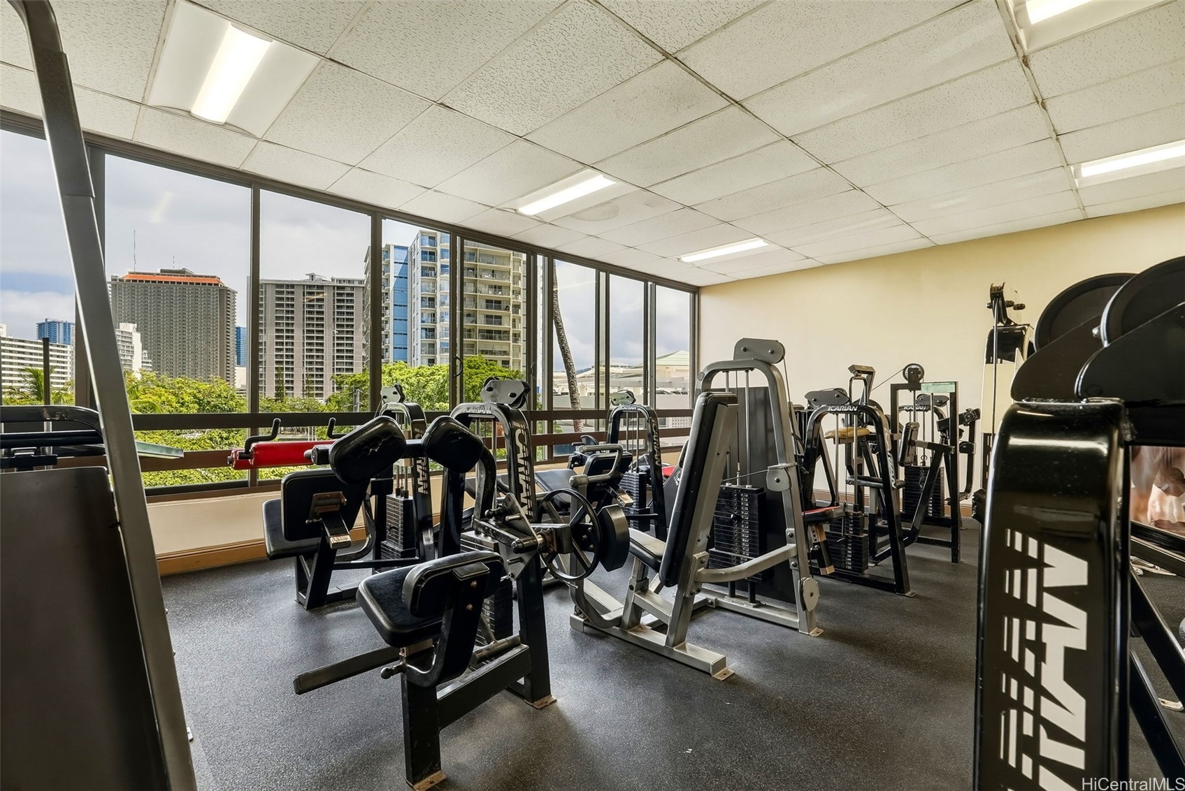 411 Hobron Lane 3702