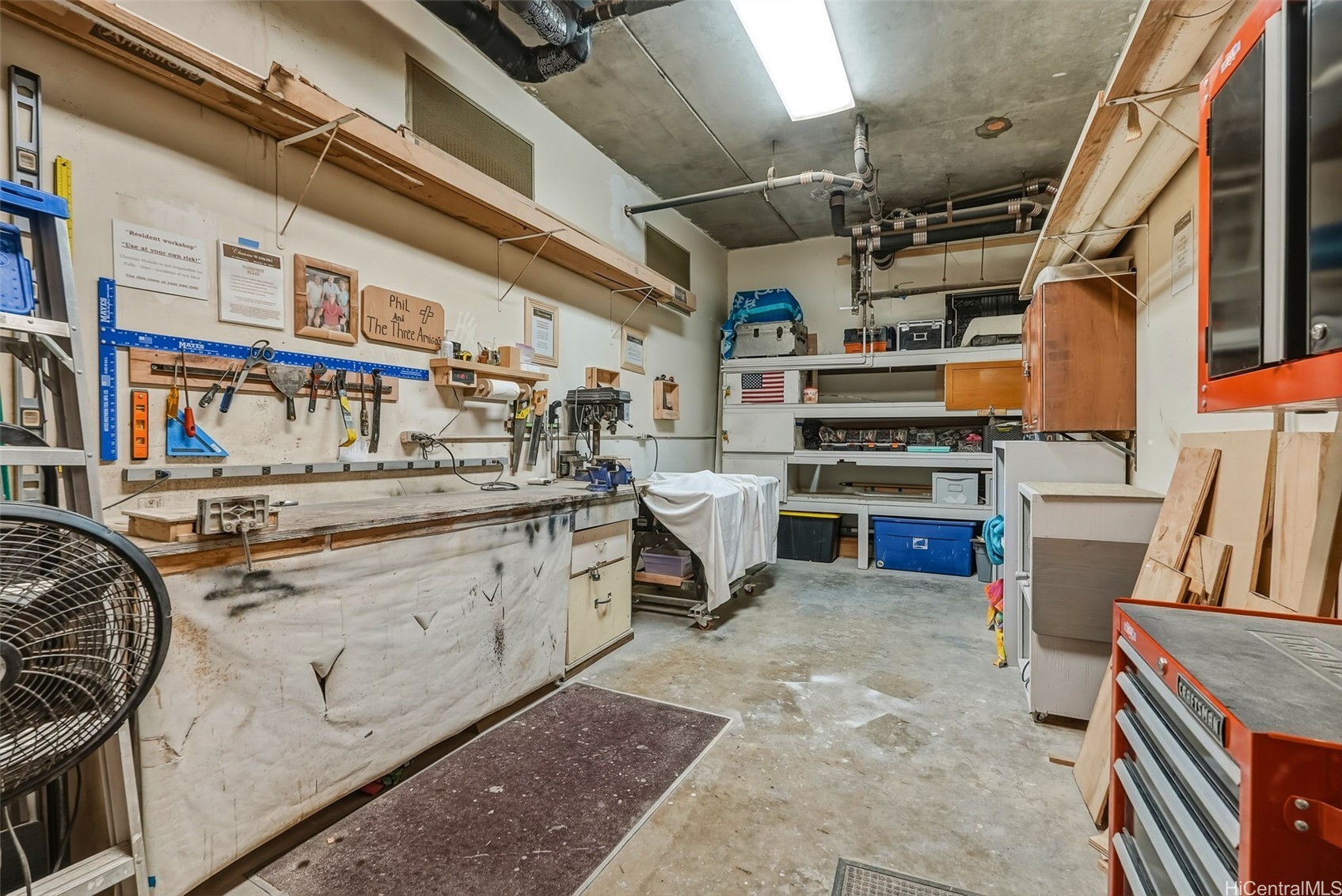411 Hobron Lane 3702