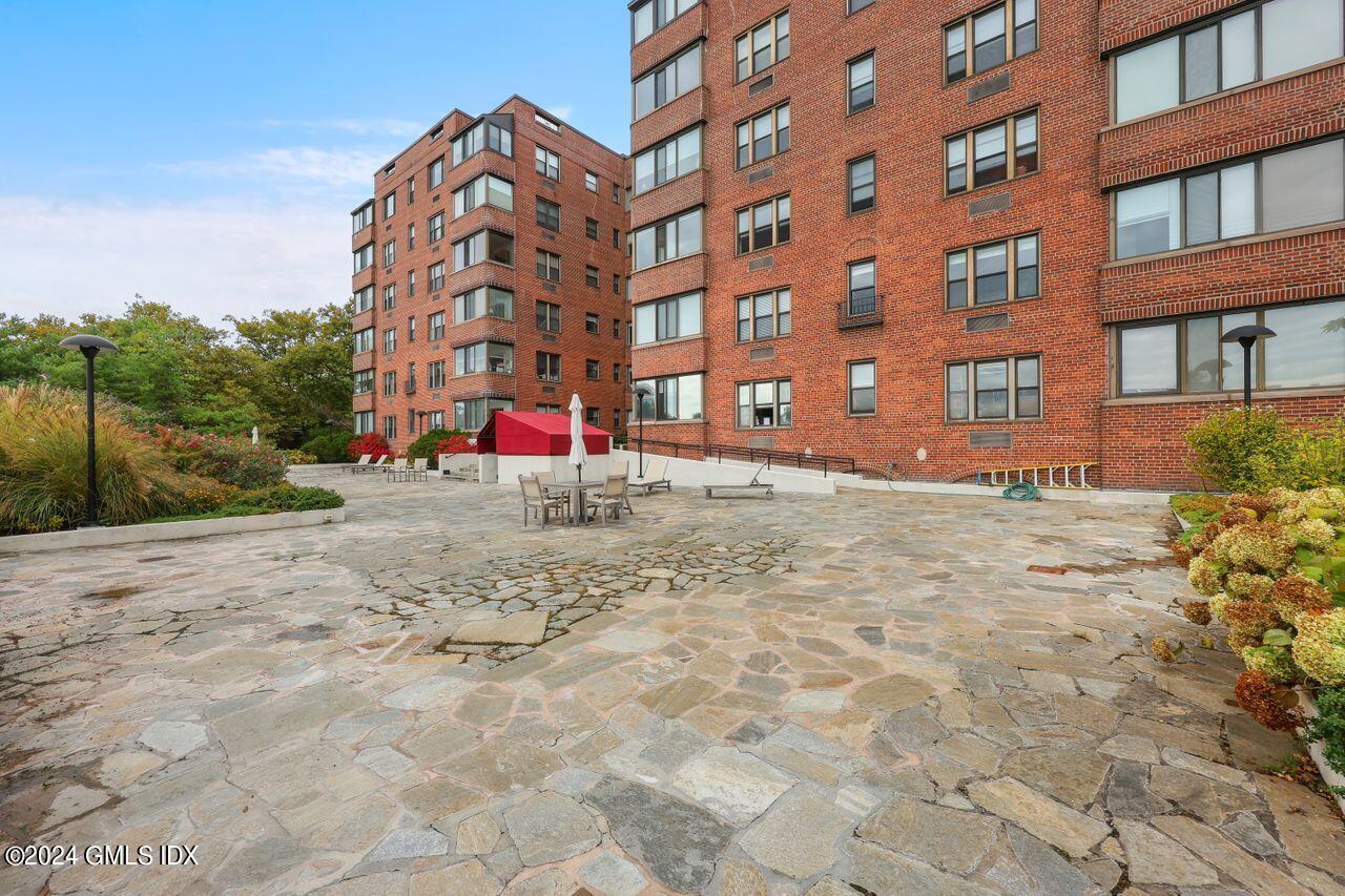 40 W Elm Street, 4L
