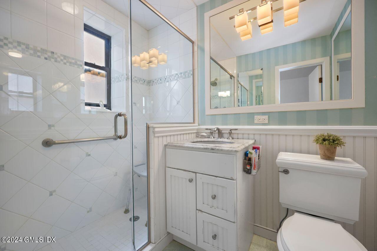 40 W Elm Street, 4L