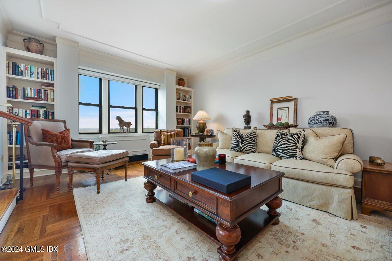 40 W Elm Street, 4L