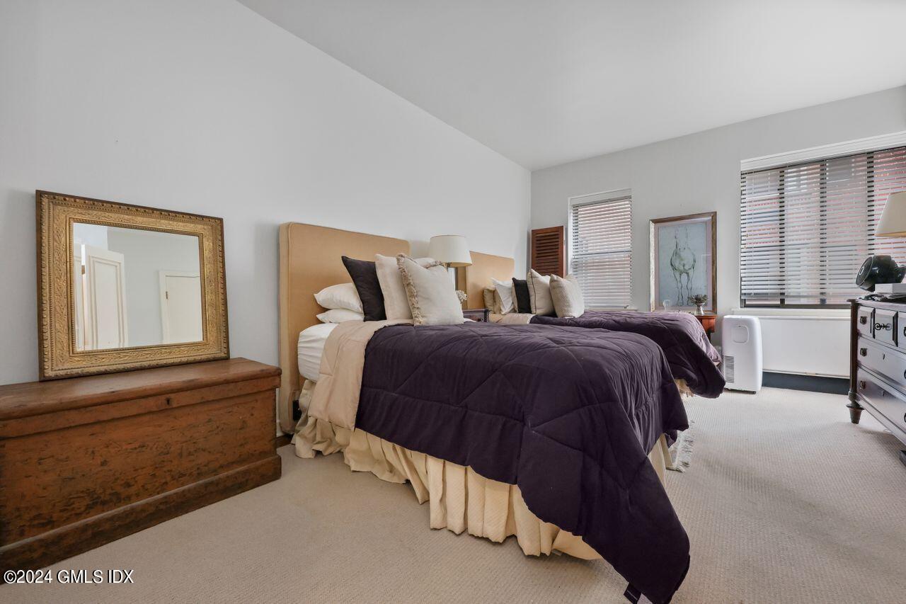 40 W Elm Street, 4L
