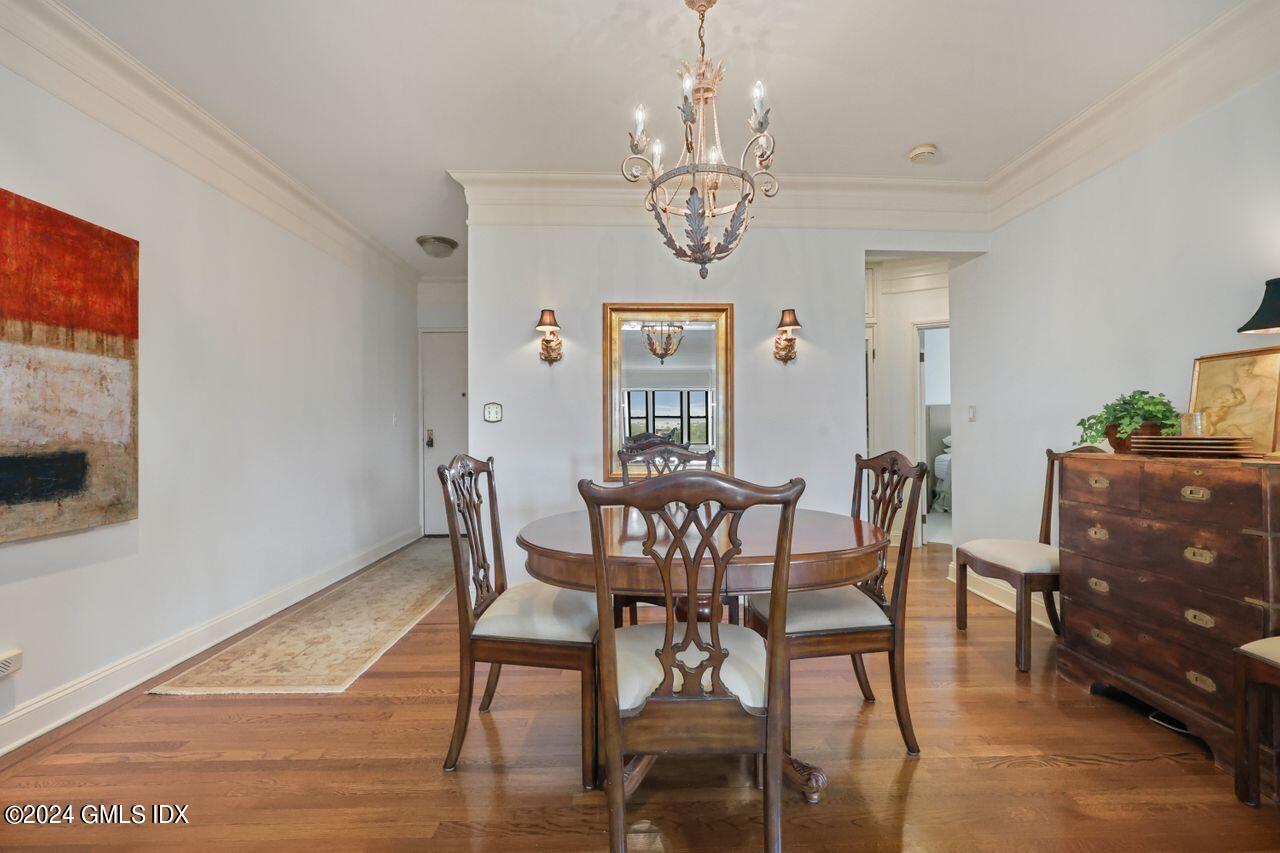 40 W Elm Street, 4L