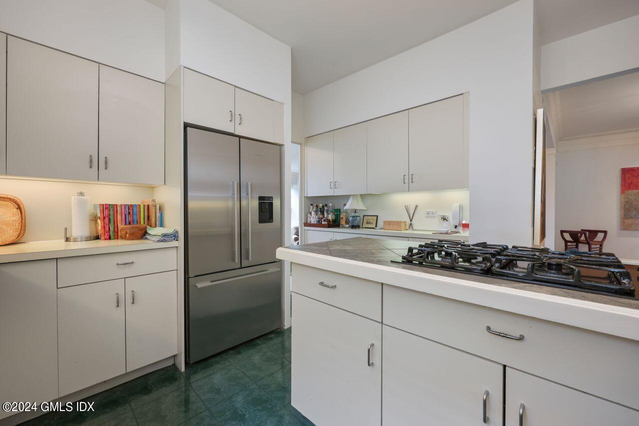 40 W Elm Street, 4L