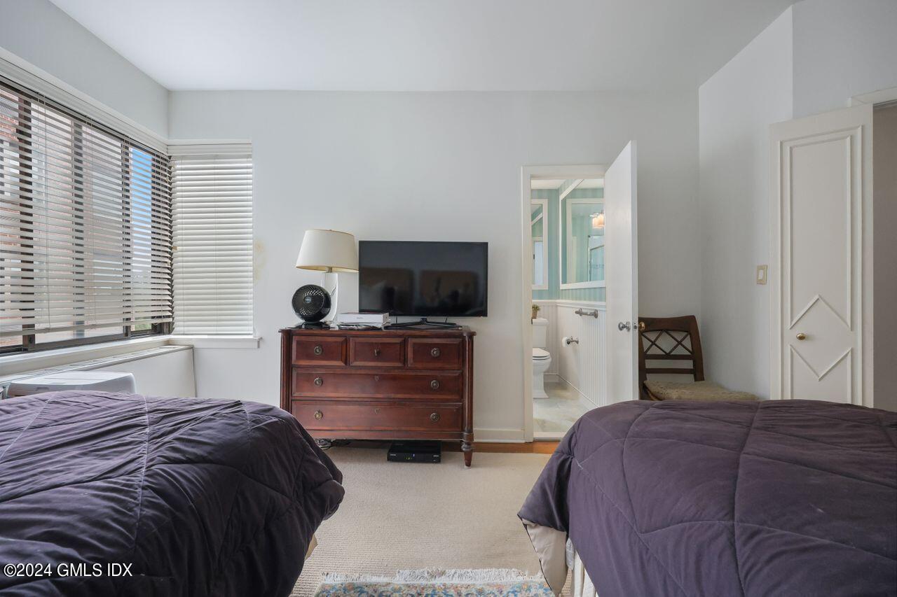 40 W Elm Street, 4L