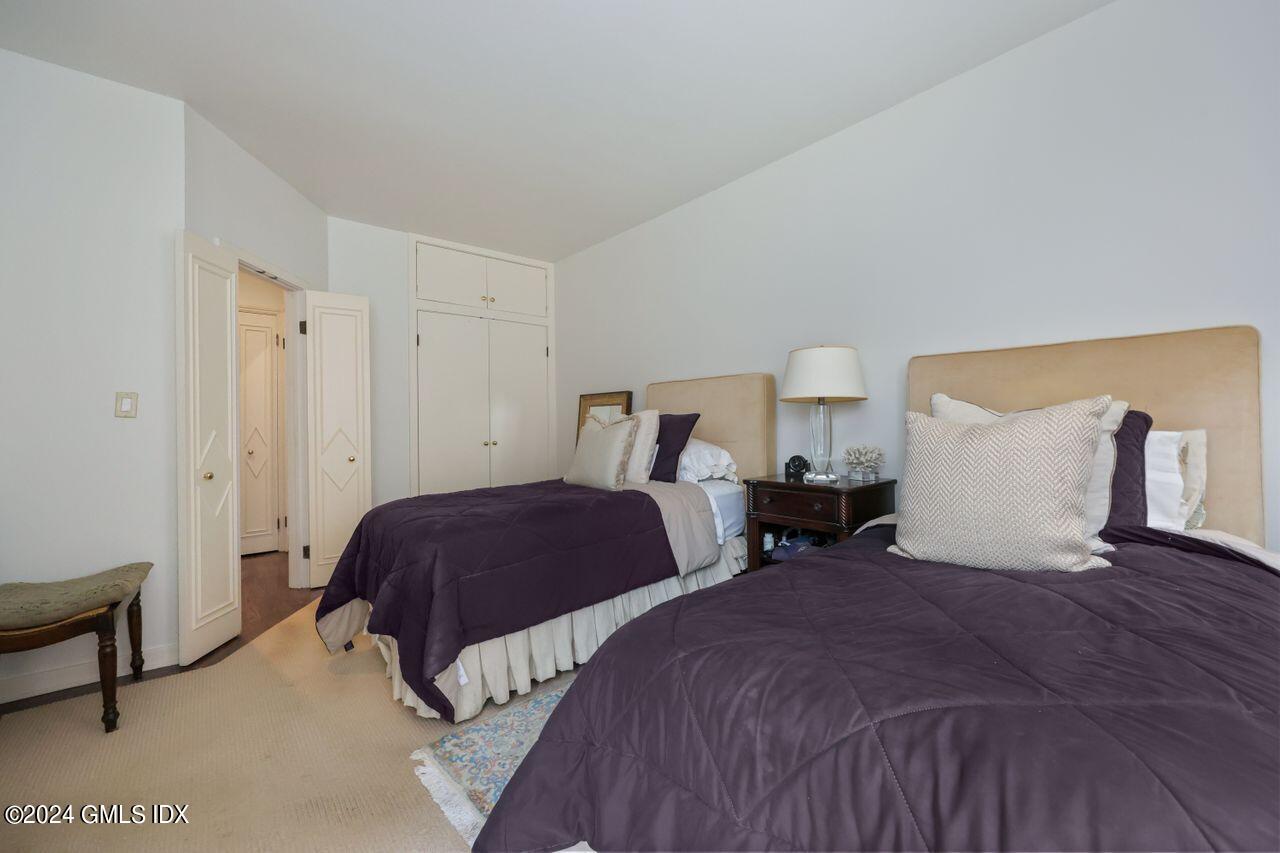 40 W Elm Street, 4L