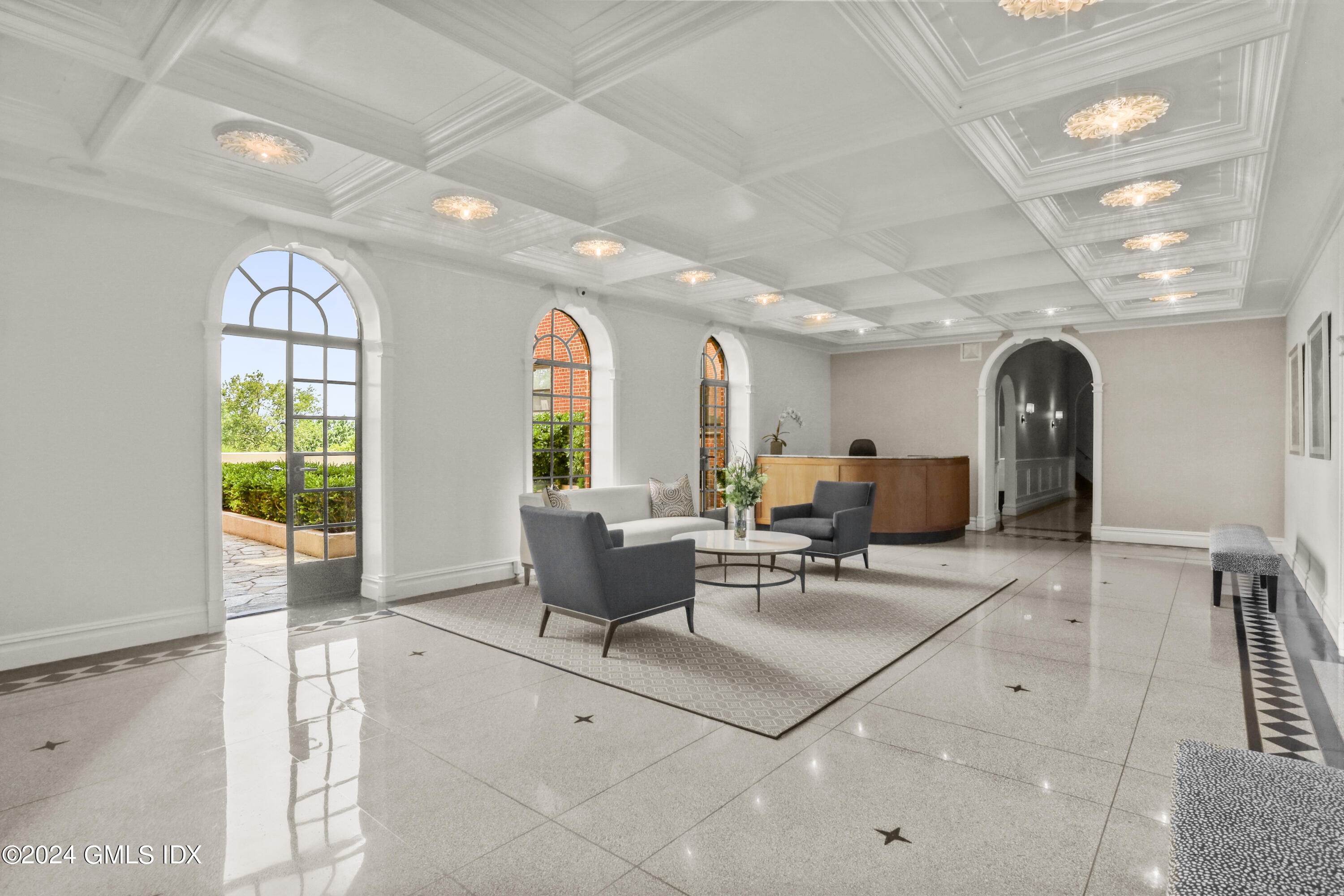 40 W Elm Street, 4L
