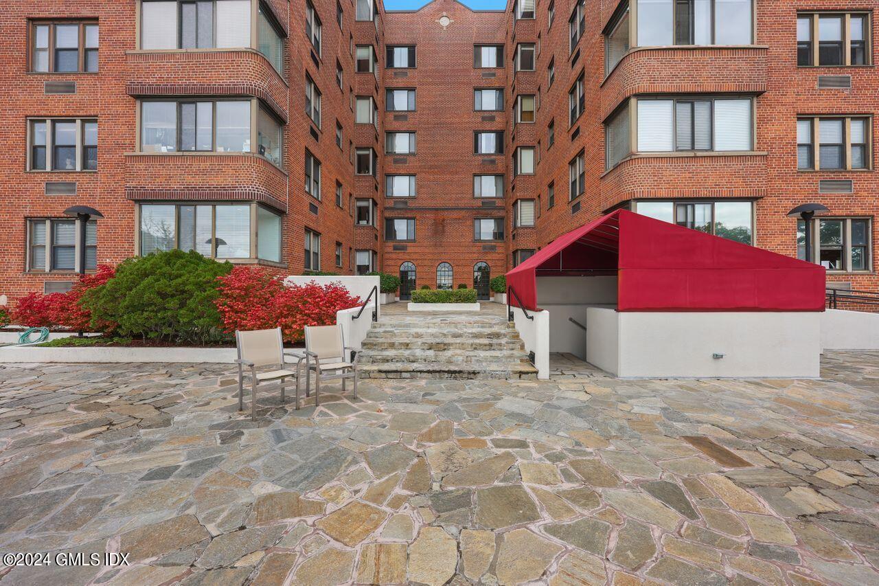 40 W Elm Street, 4L
