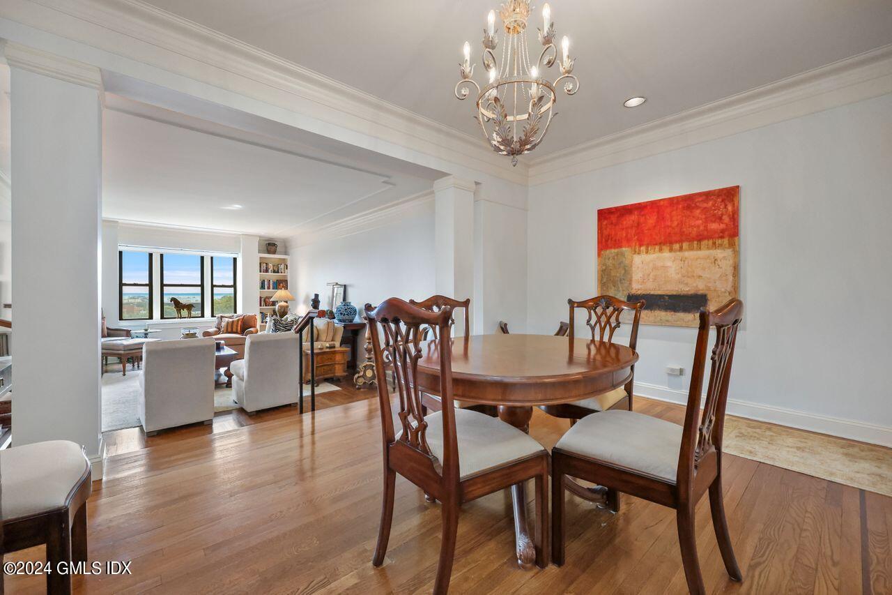 40 W Elm Street, 4L