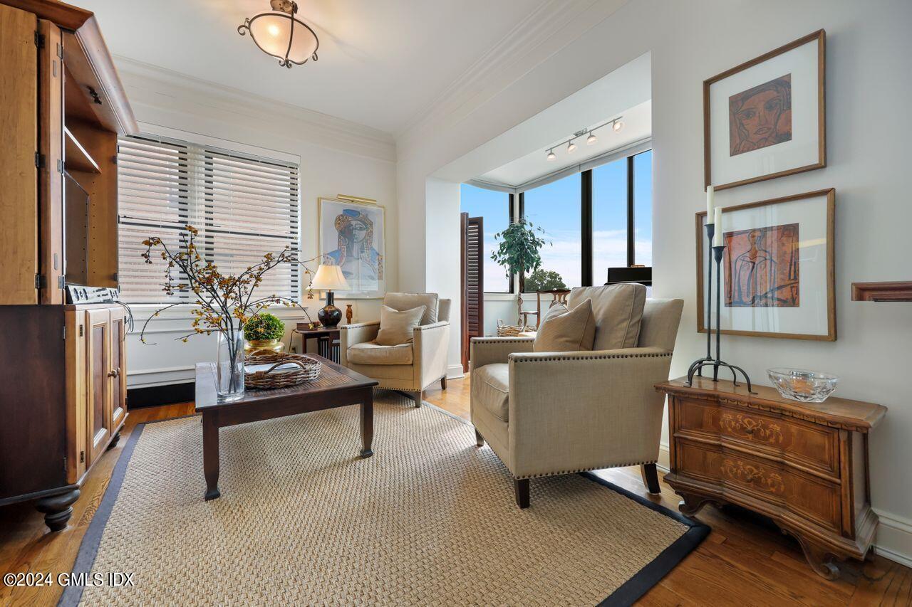 40 W Elm Street, 4L