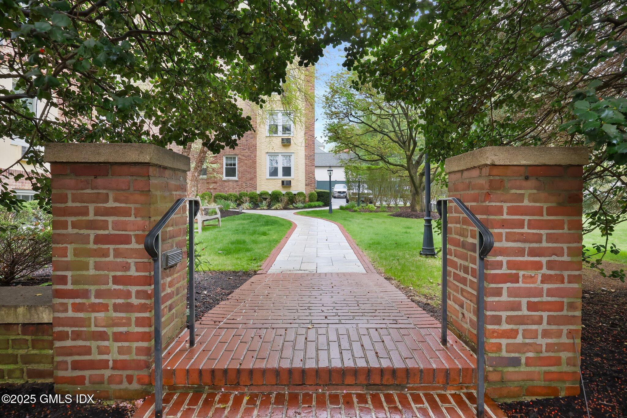 169 Mason Street 3F