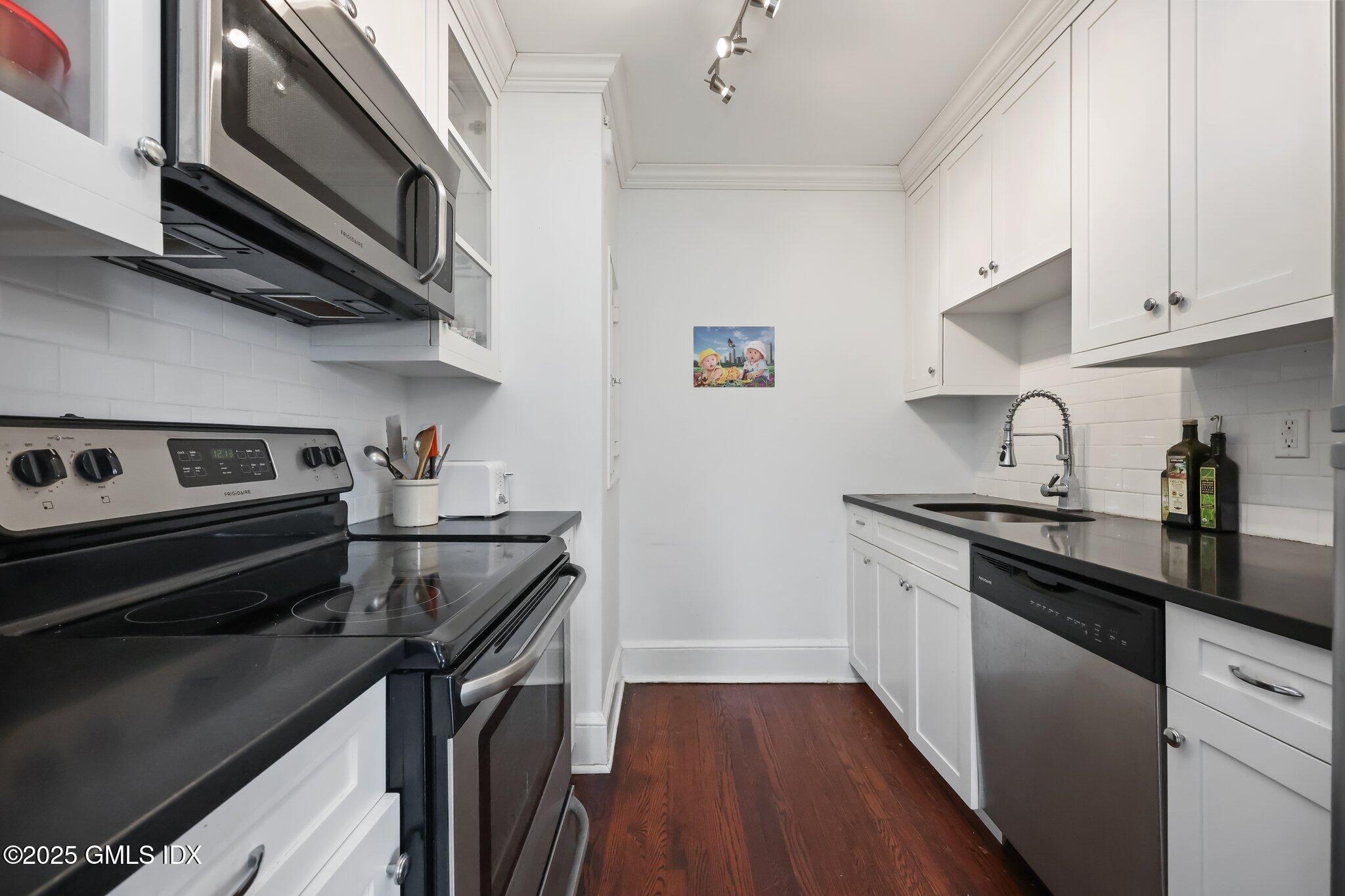 169 Mason Street 3F