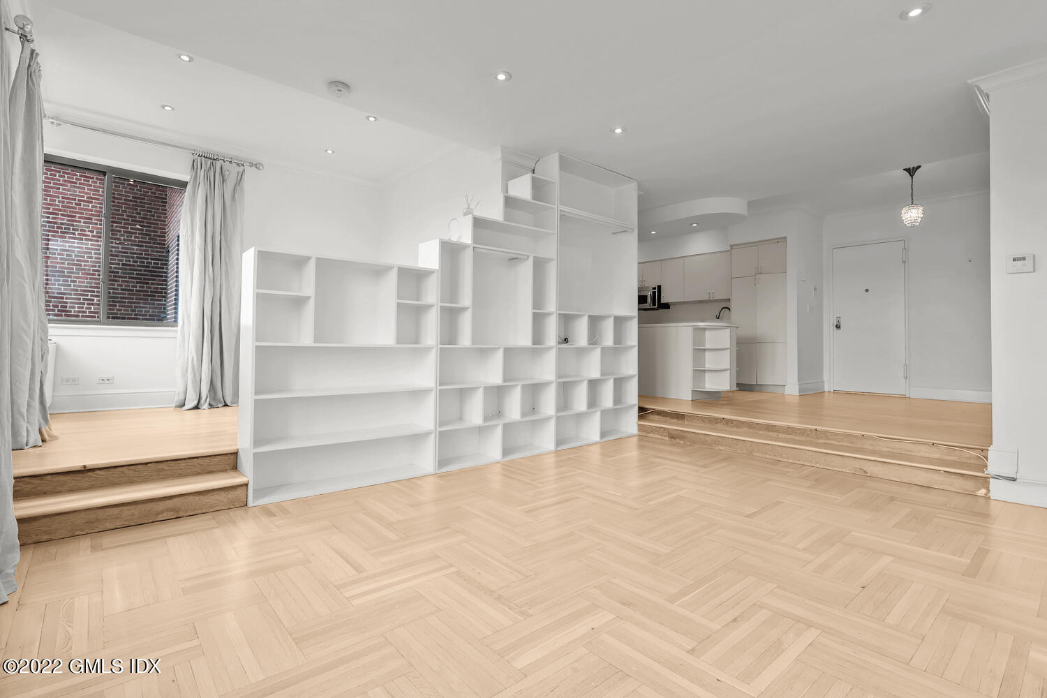 40 W Elm Street, 5C