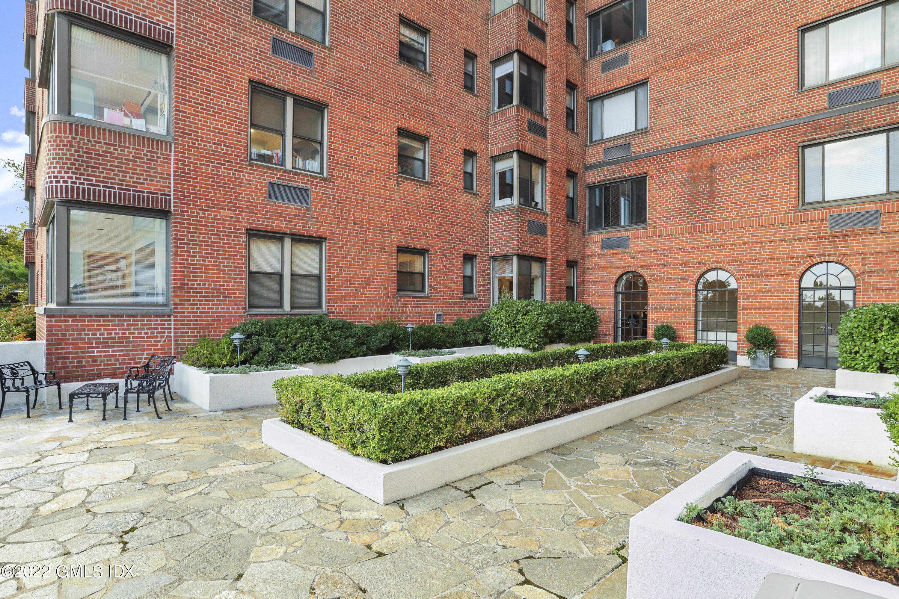 40 W Elm Street, 5C